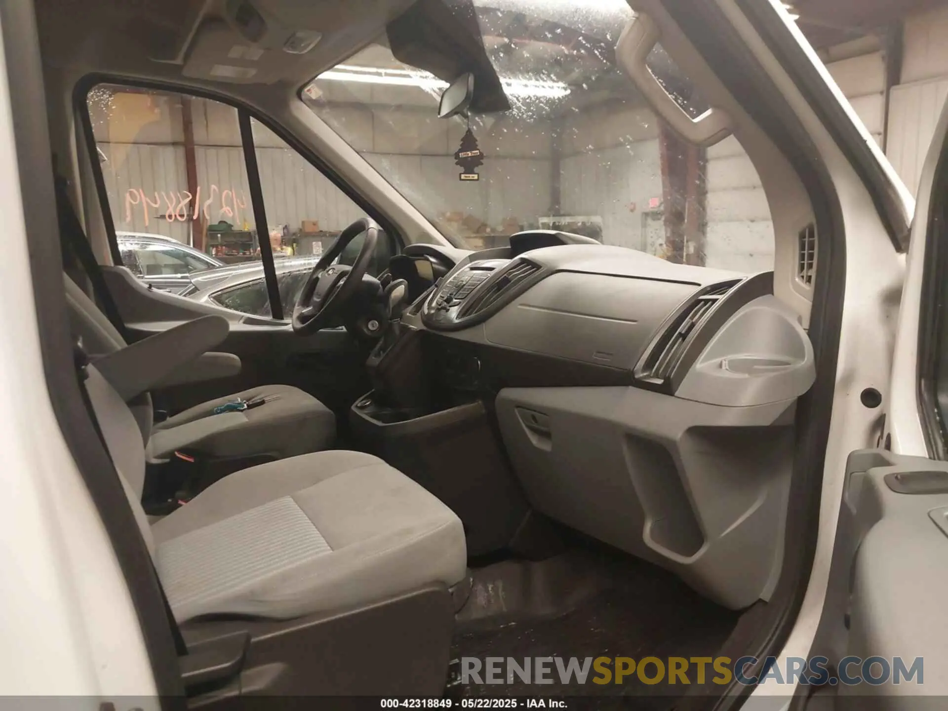 5 Photograph of a damaged car 1FBZX2CG1KKA20728 FORD TRANSIT-350 2019