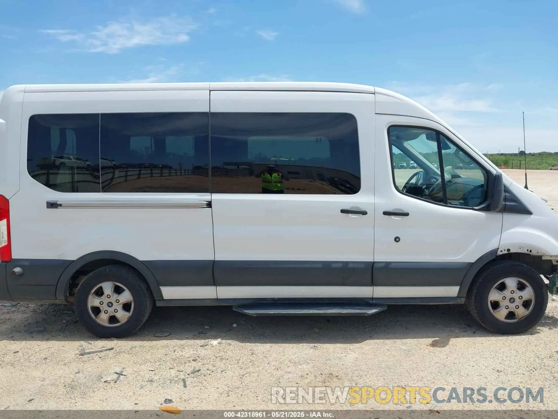 14 Photograph of a damaged car 1FBZX2CM6KKA99660 FORD TRANSIT-350 2019