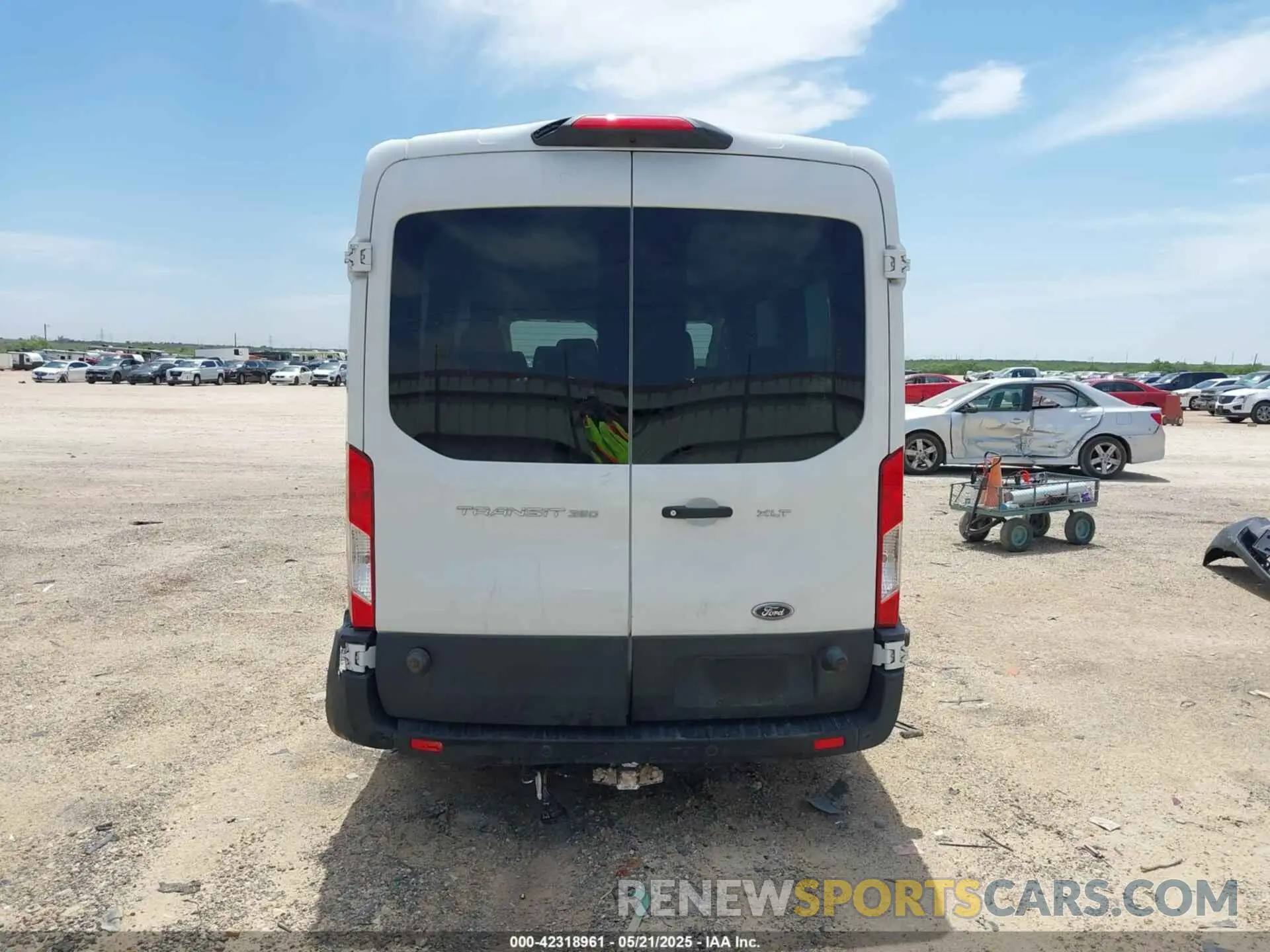 17 Photograph of a damaged car 1FBZX2CM6KKA99660 FORD TRANSIT-350 2019