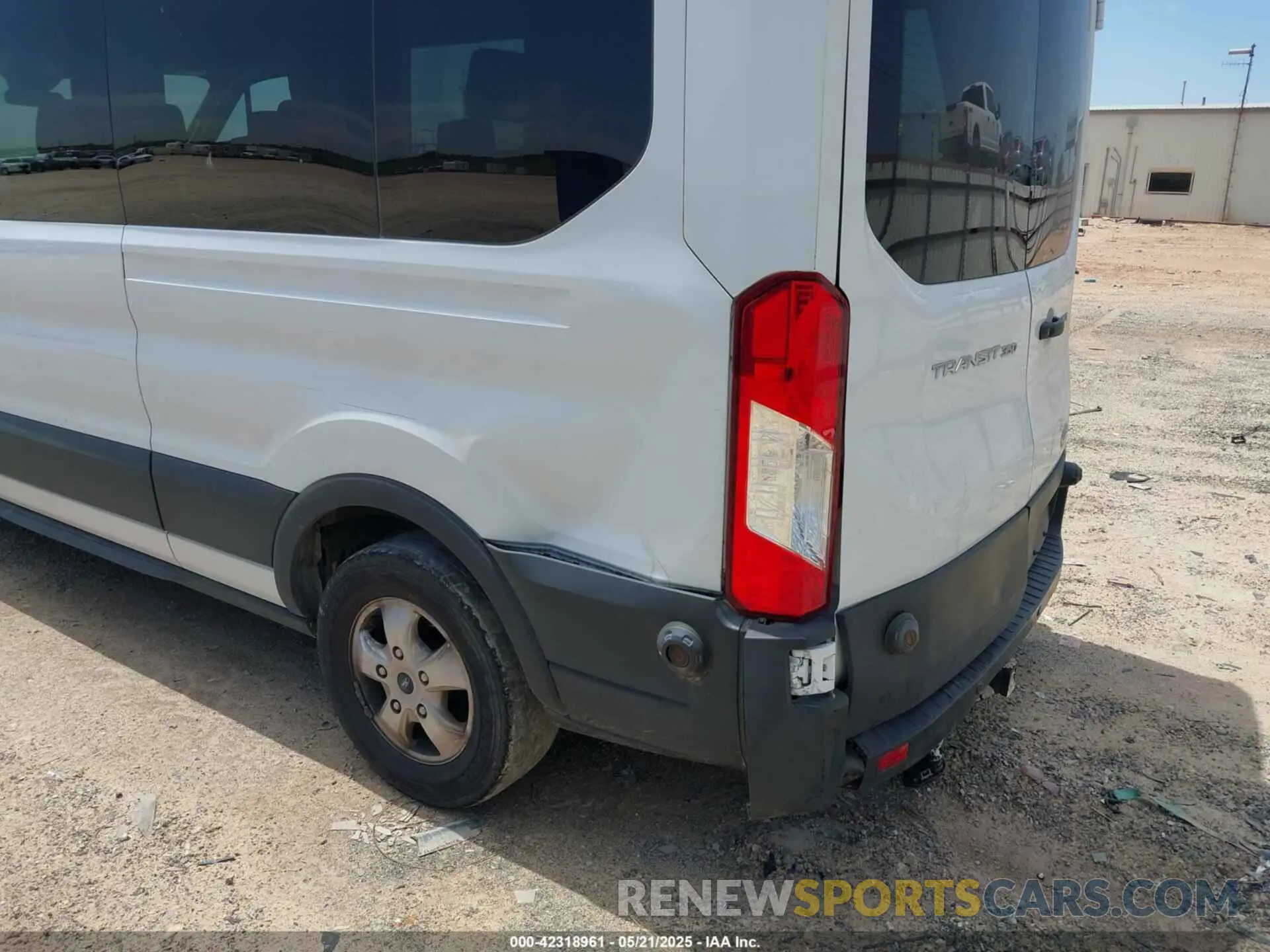 18 Photograph of a damaged car 1FBZX2CM6KKA99660 FORD TRANSIT-350 2019