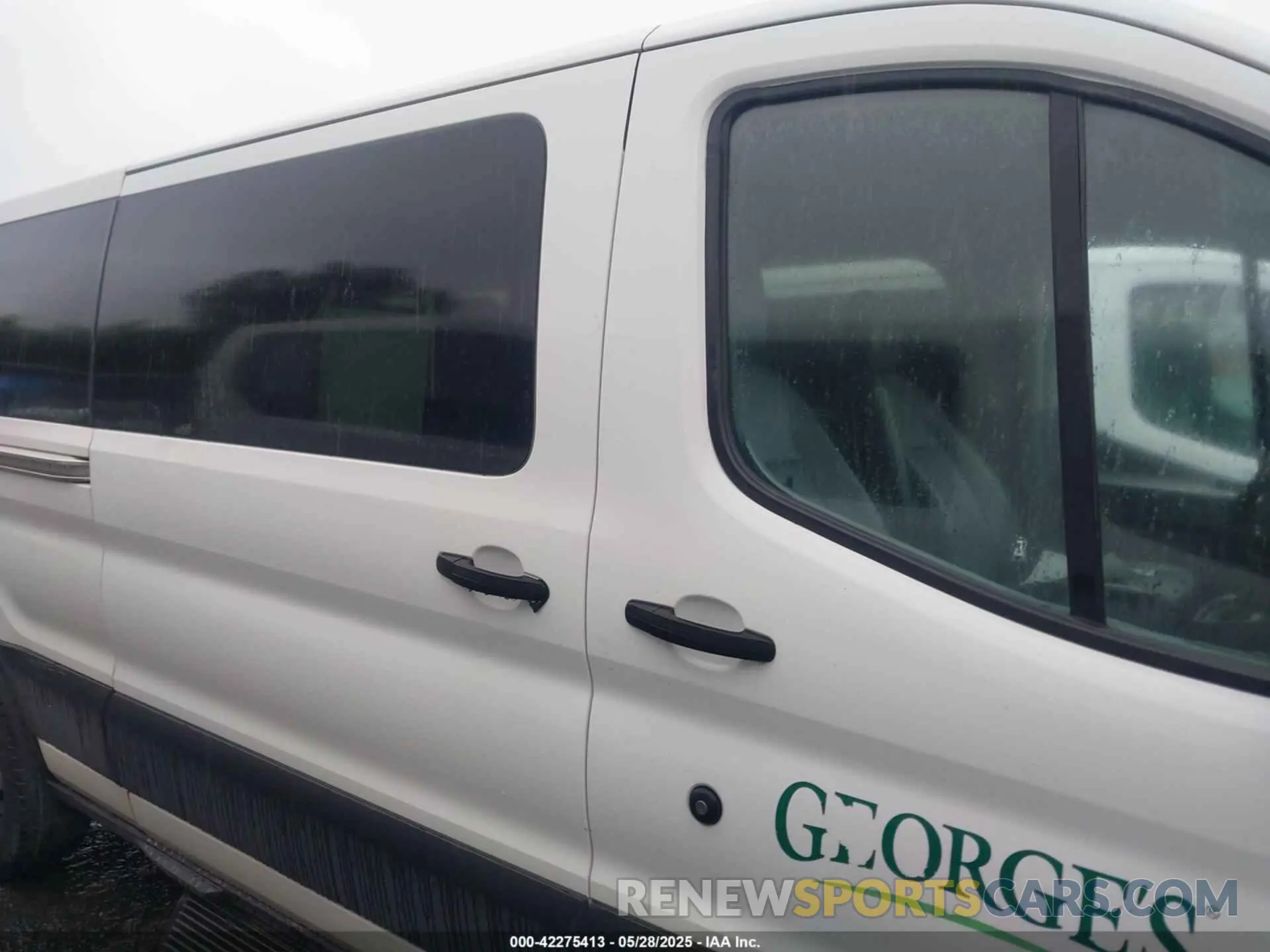 13 Photograph of a damaged car 1FBZX2YM1KKA65246 FORD TRANSIT-350 2019