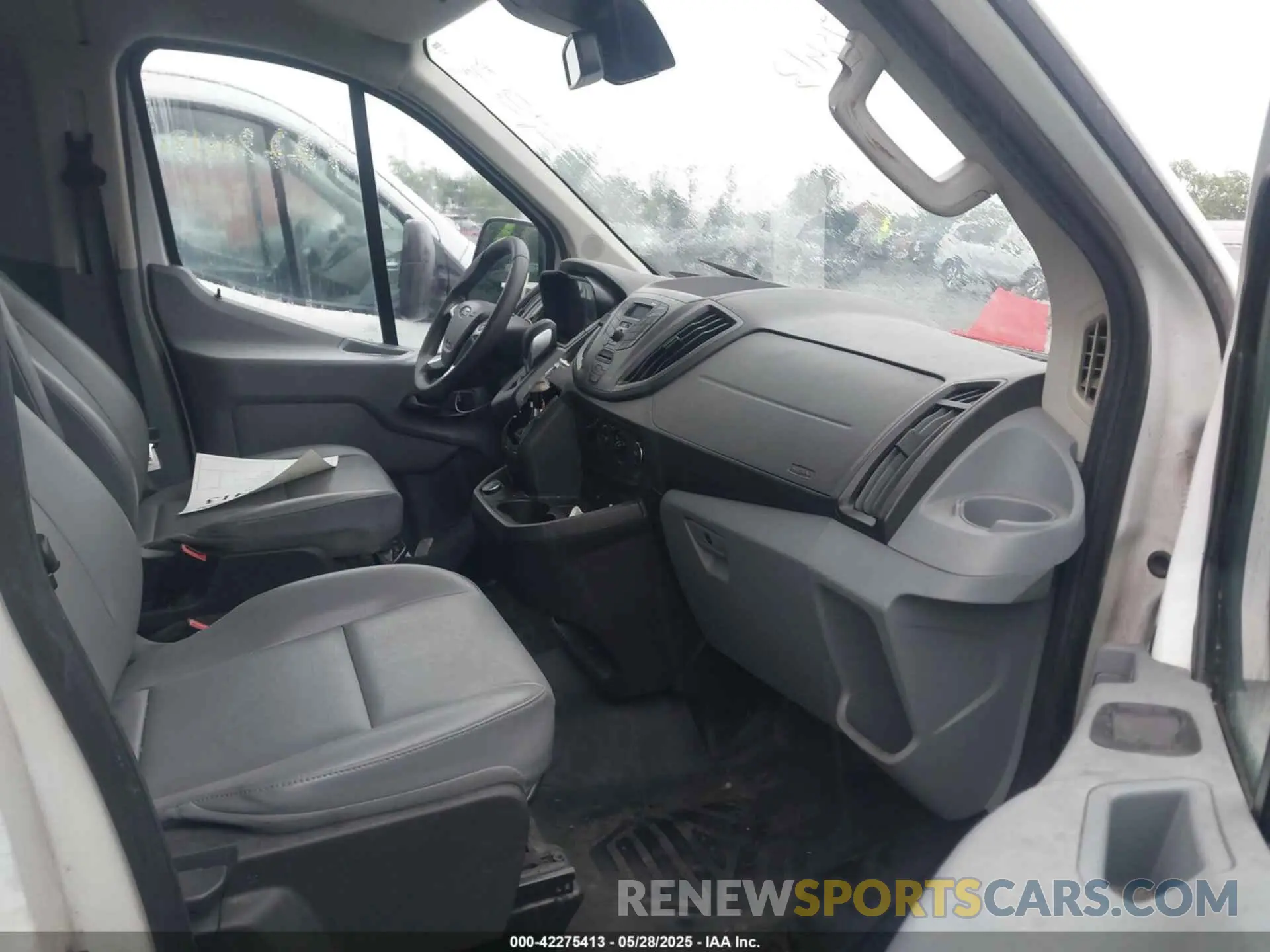 5 Photograph of a damaged car 1FBZX2YM1KKA65246 FORD TRANSIT-350 2019