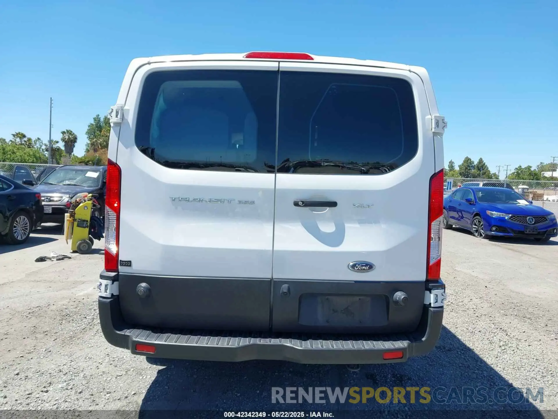 17 Photograph of a damaged car 1FBZX2YM2KKA61349 FORD TRANSIT-350 2019