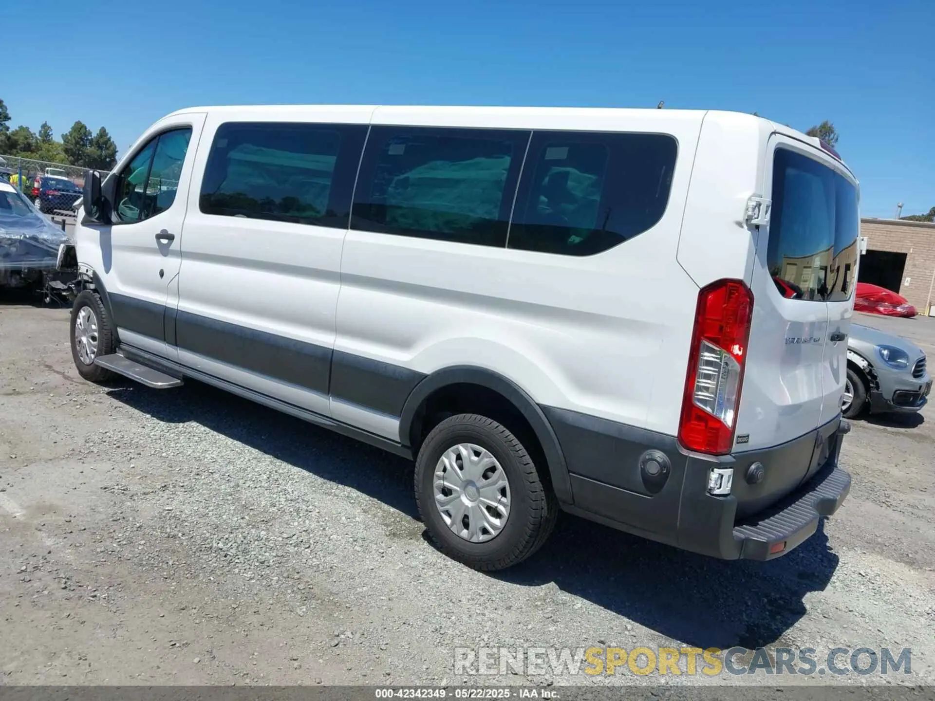 3 Photograph of a damaged car 1FBZX2YM2KKA61349 FORD TRANSIT-350 2019