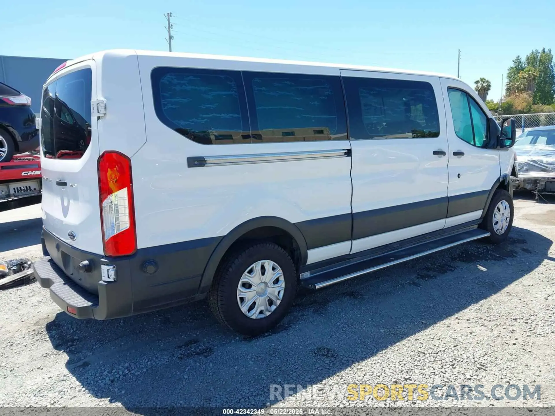 4 Photograph of a damaged car 1FBZX2YM2KKA61349 FORD TRANSIT-350 2019