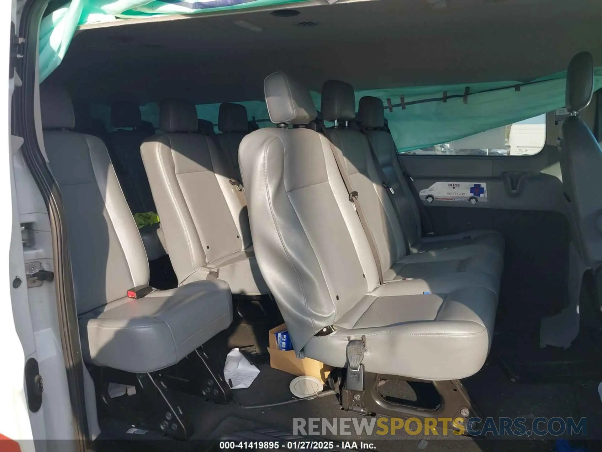 8 Photograph of a damaged car 1FBZX2YM2KKA81620 FORD TRANSIT-350 2019