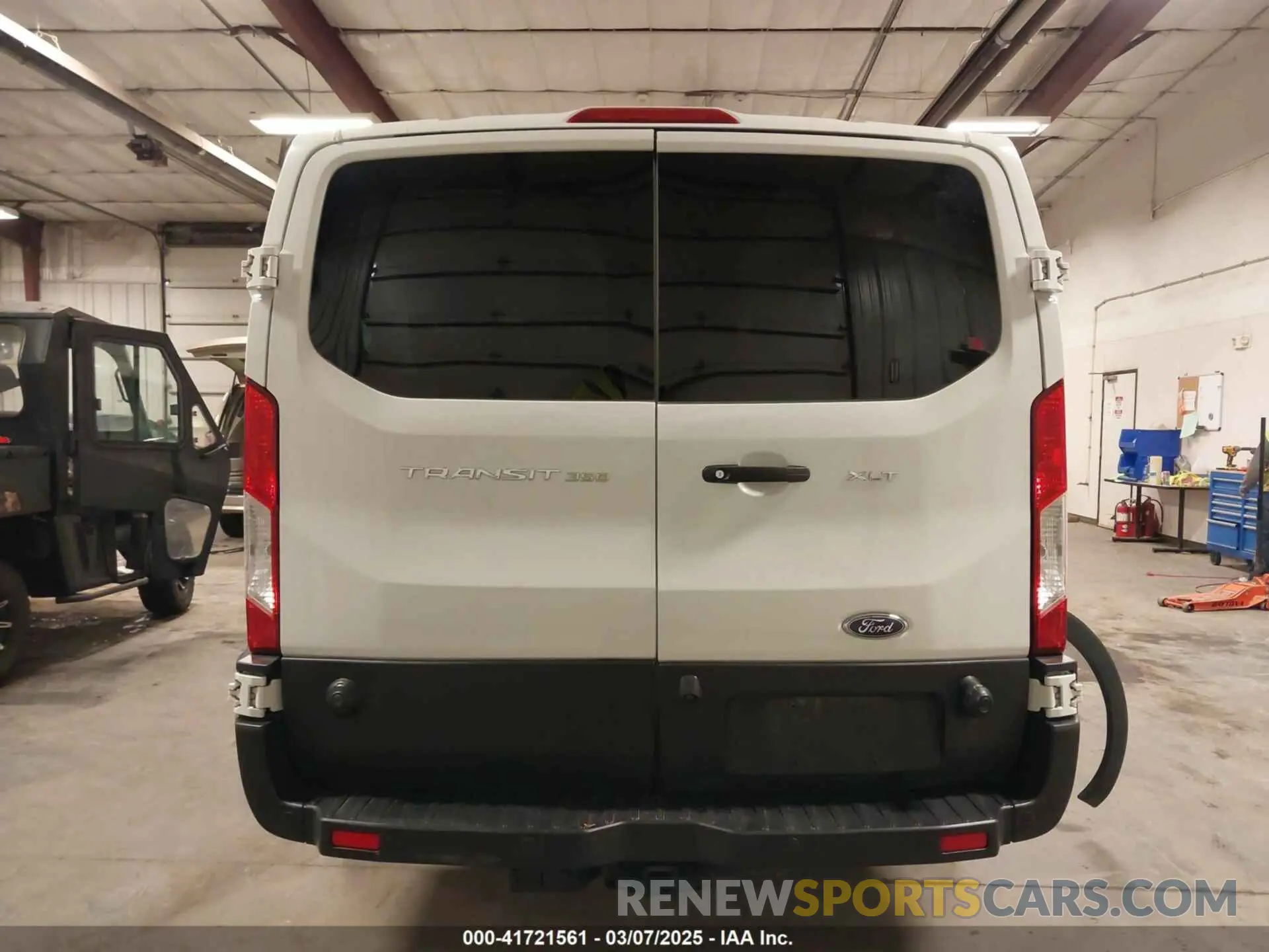 17 Photograph of a damaged car 1FBZX2YM7KKA22871 FORD TRANSIT-350 2019