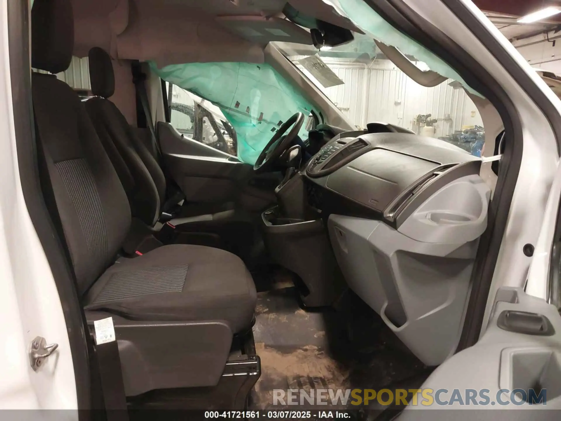 5 Photograph of a damaged car 1FBZX2YM7KKA22871 FORD TRANSIT-350 2019
