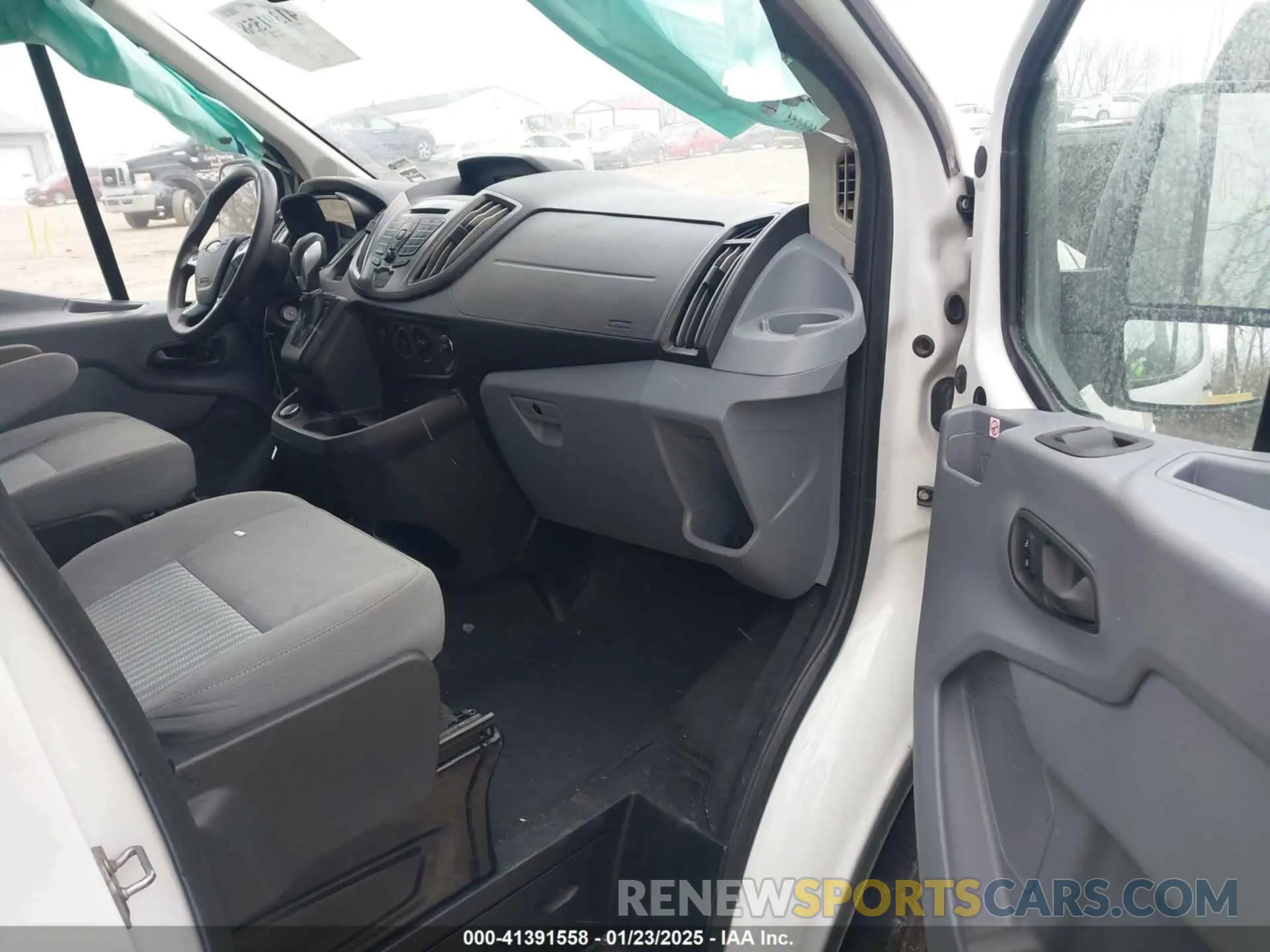 5 Photograph of a damaged car 1FBZX2YM8KKA48539 FORD TRANSIT-350 2019
