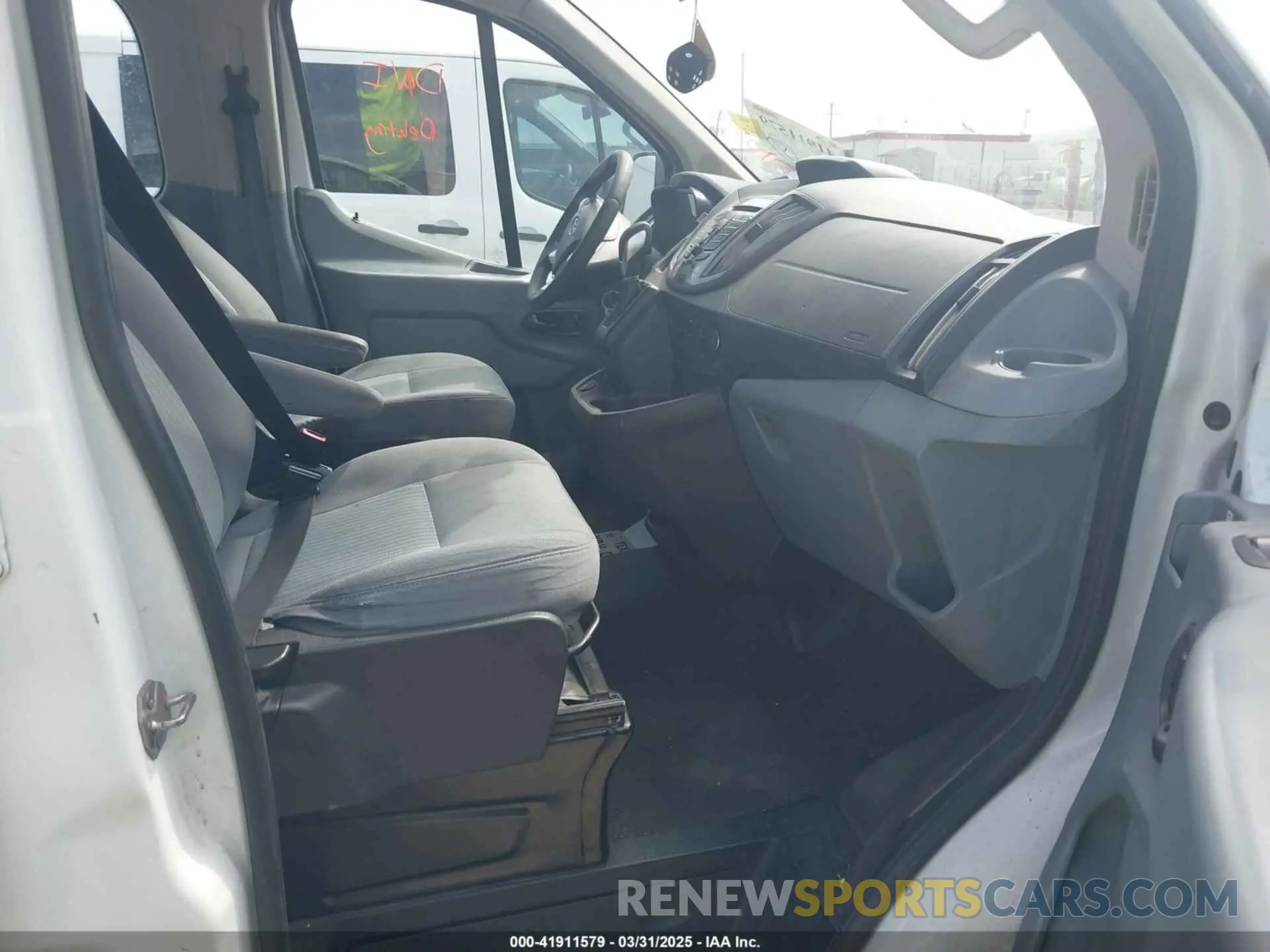 5 Photograph of a damaged car 1FBZX2ZM2KKB65886 FORD TRANSIT-350 2019