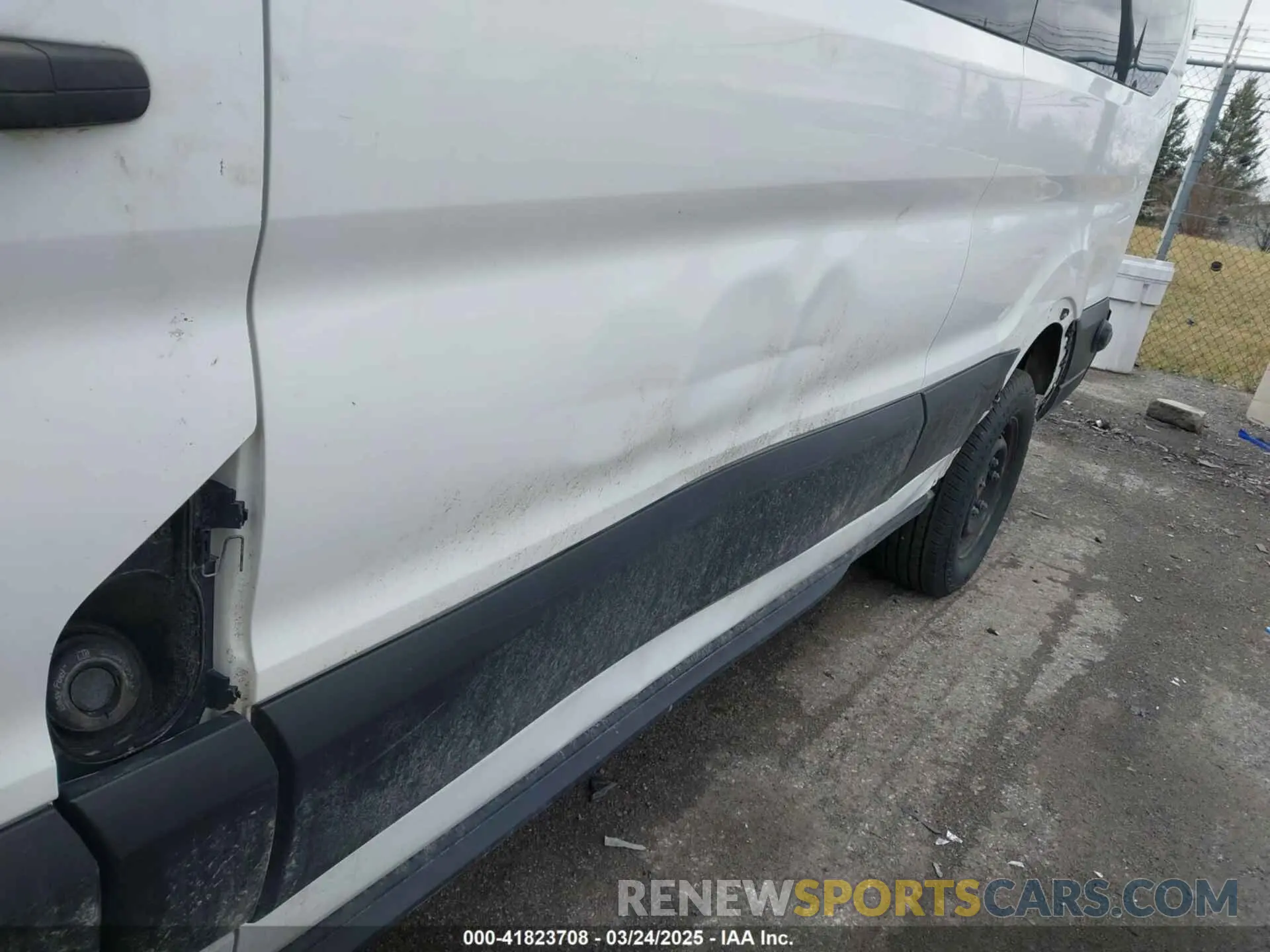 19 Photograph of a damaged car 1FBZX2ZM7KKA47090 FORD TRANSIT-350 2019