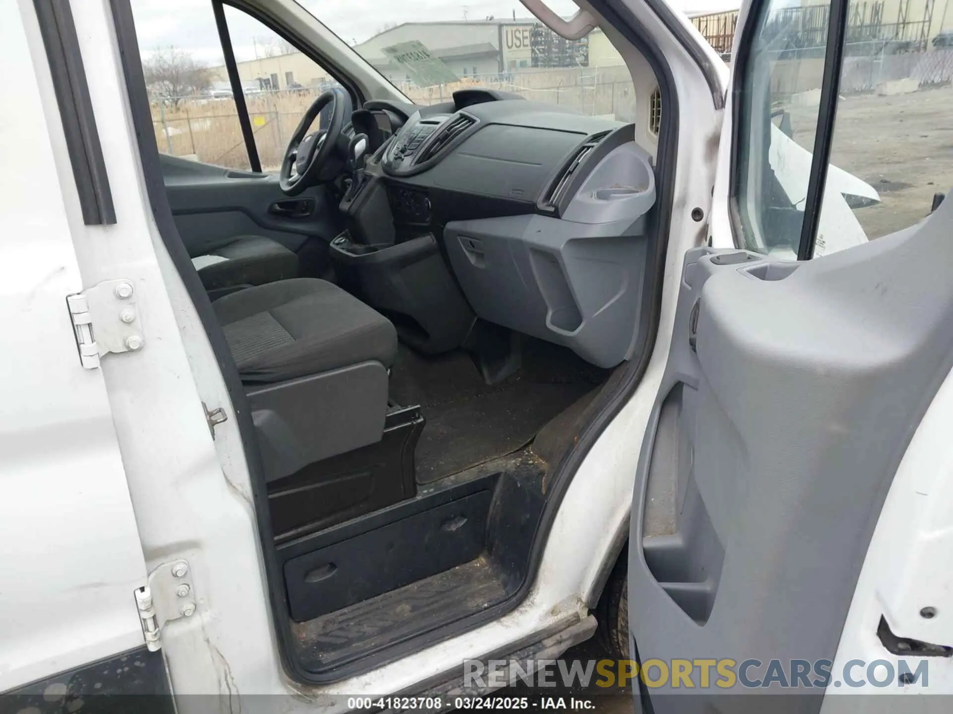 5 Photograph of a damaged car 1FBZX2ZM7KKA47090 FORD TRANSIT-350 2019
