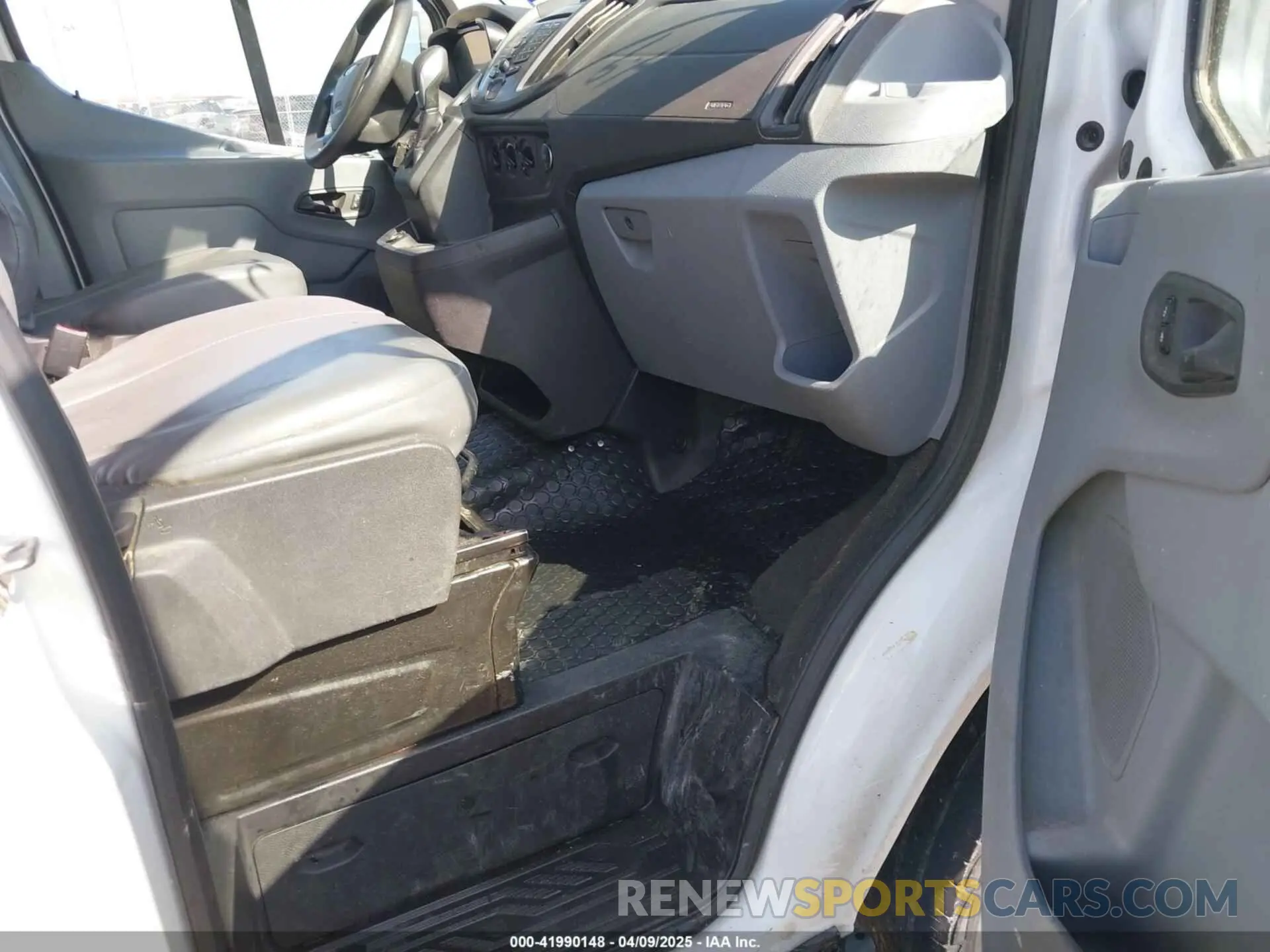 5 Photograph of a damaged car 1FBZX2ZM8KKA75772 FORD TRANSIT-350 2019