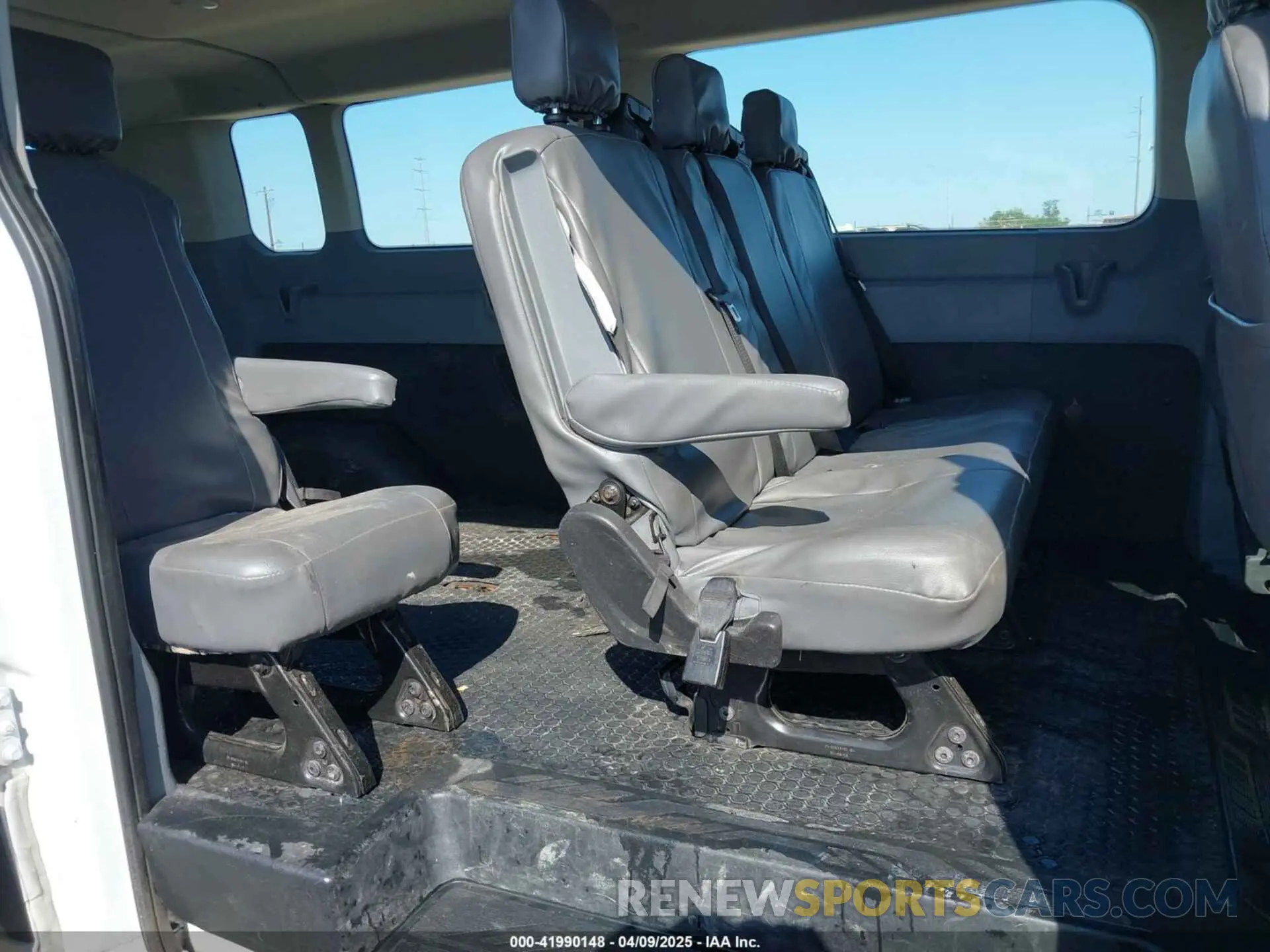 8 Photograph of a damaged car 1FBZX2ZM8KKA75772 FORD TRANSIT-350 2019