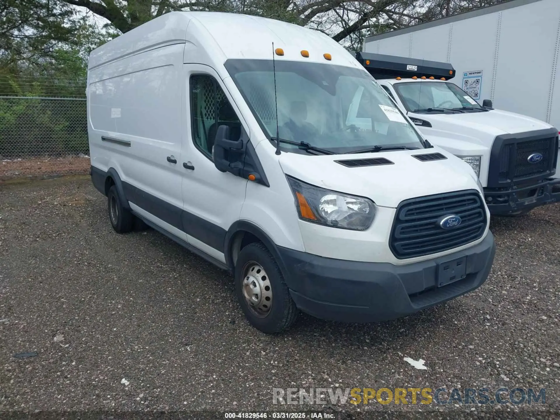 1 Photograph of a damaged car 1FTBF4XG4KKB77787 FORD TRANSIT-350 2019