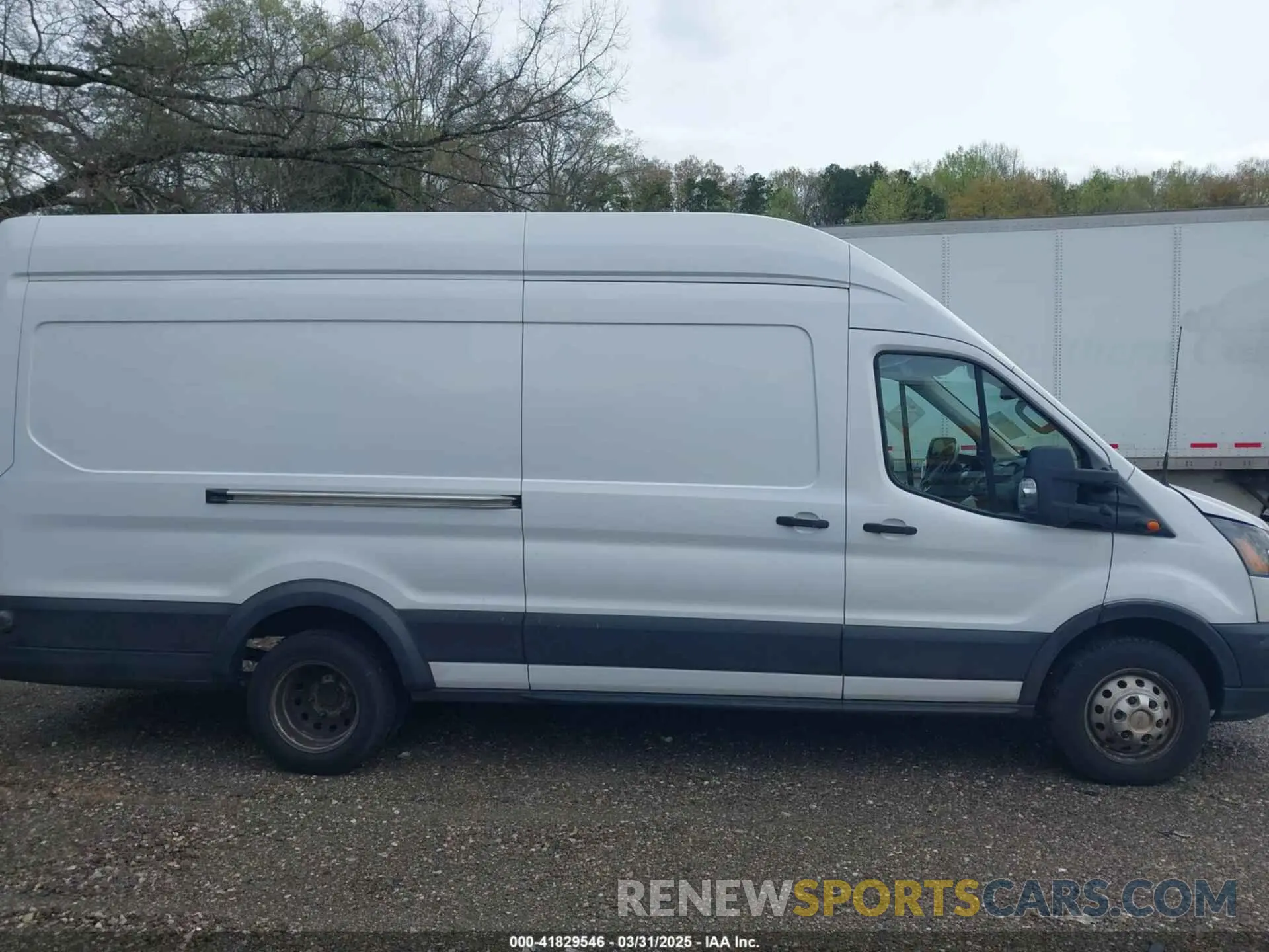 13 Photograph of a damaged car 1FTBF4XG4KKB77787 FORD TRANSIT-350 2019