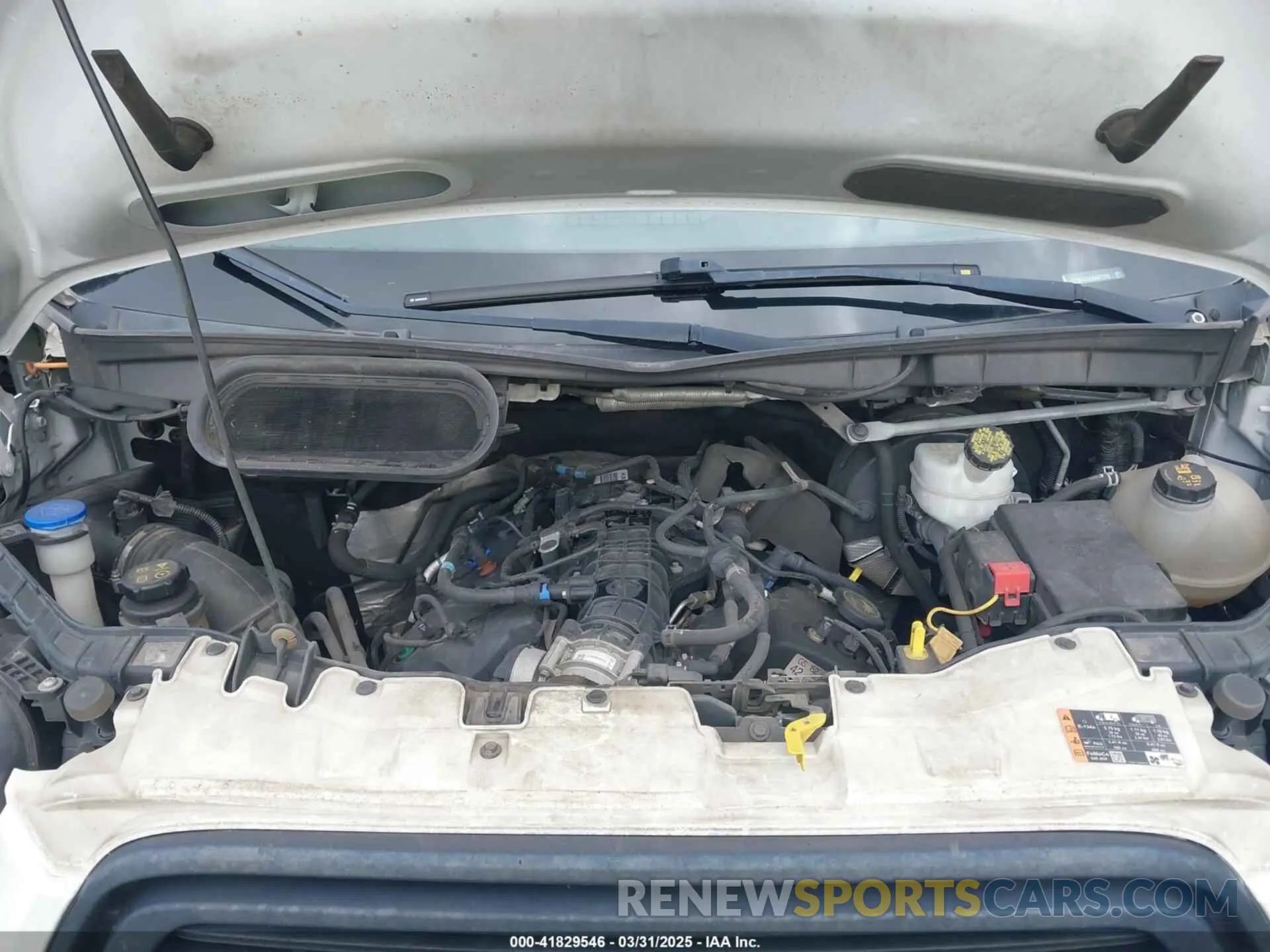 9 Photograph of a damaged car 1FTBF4XG4KKB77787 FORD TRANSIT-350 2019