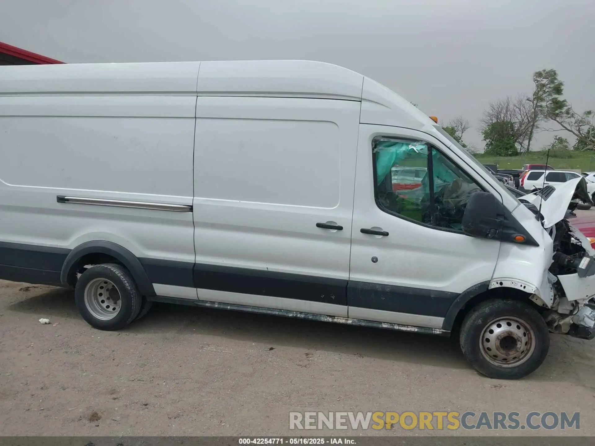 12 Photograph of a damaged car 1FTBF4XV6KKA58847 FORD TRANSIT-350 2019
