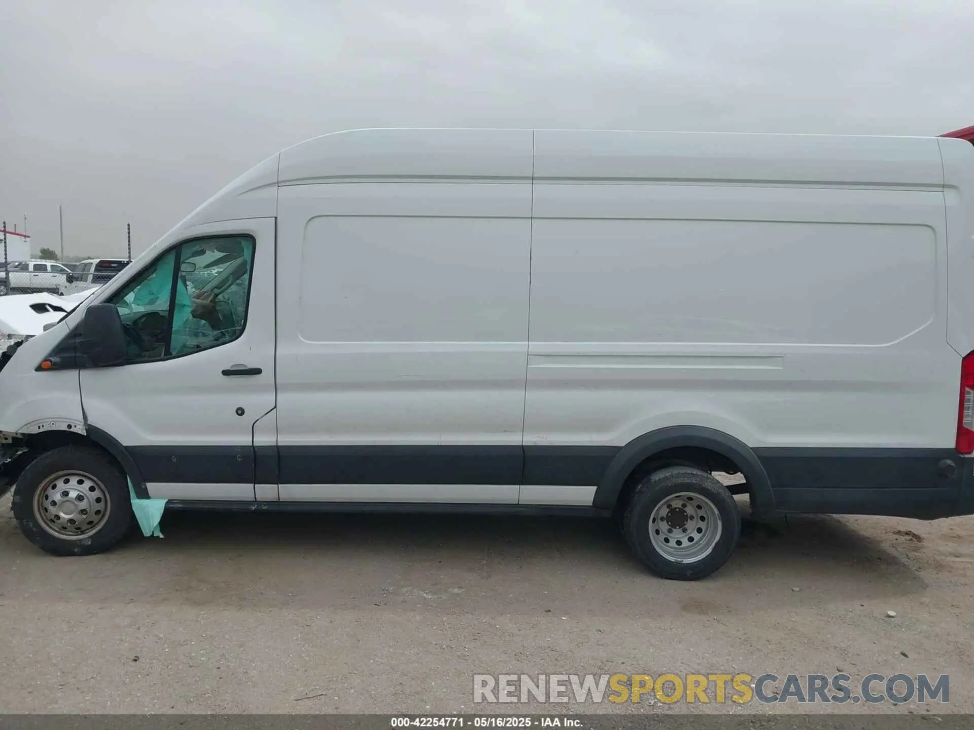 13 Photograph of a damaged car 1FTBF4XV6KKA58847 FORD TRANSIT-350 2019