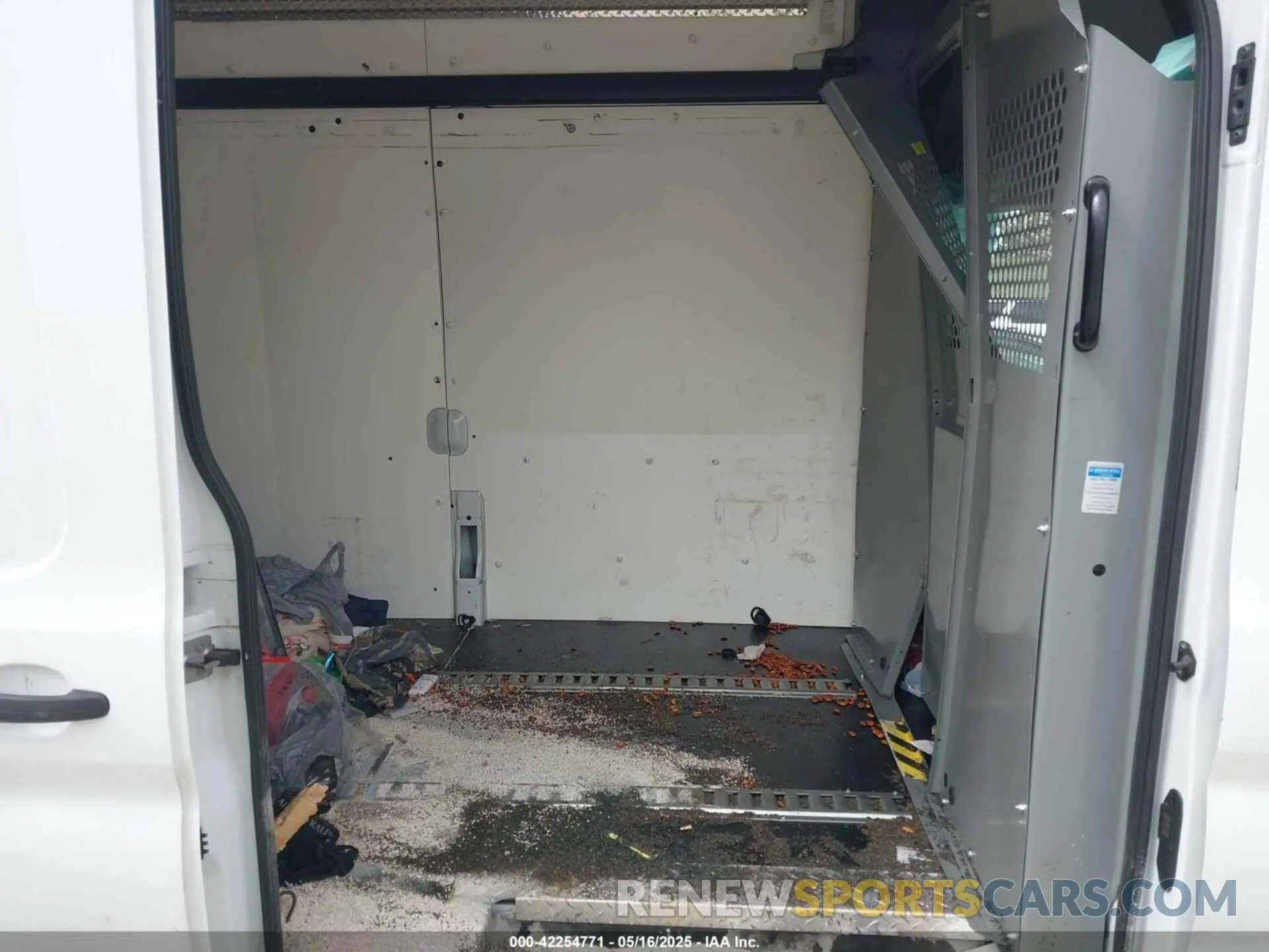 8 Photograph of a damaged car 1FTBF4XV6KKA58847 FORD TRANSIT-350 2019