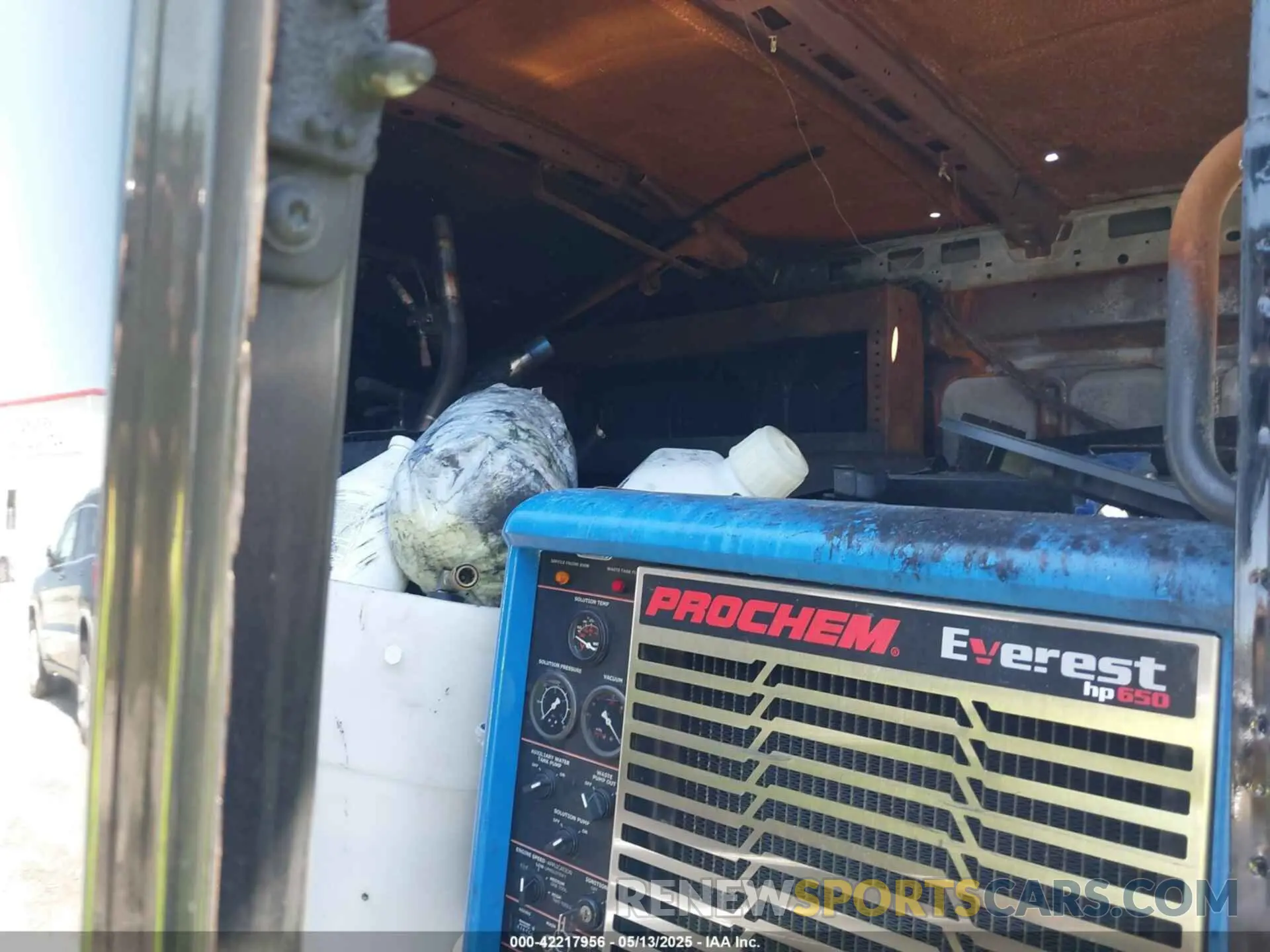 8 Photograph of a damaged car 1FTBW2CG4KKB41754 FORD TRANSIT-350 2019