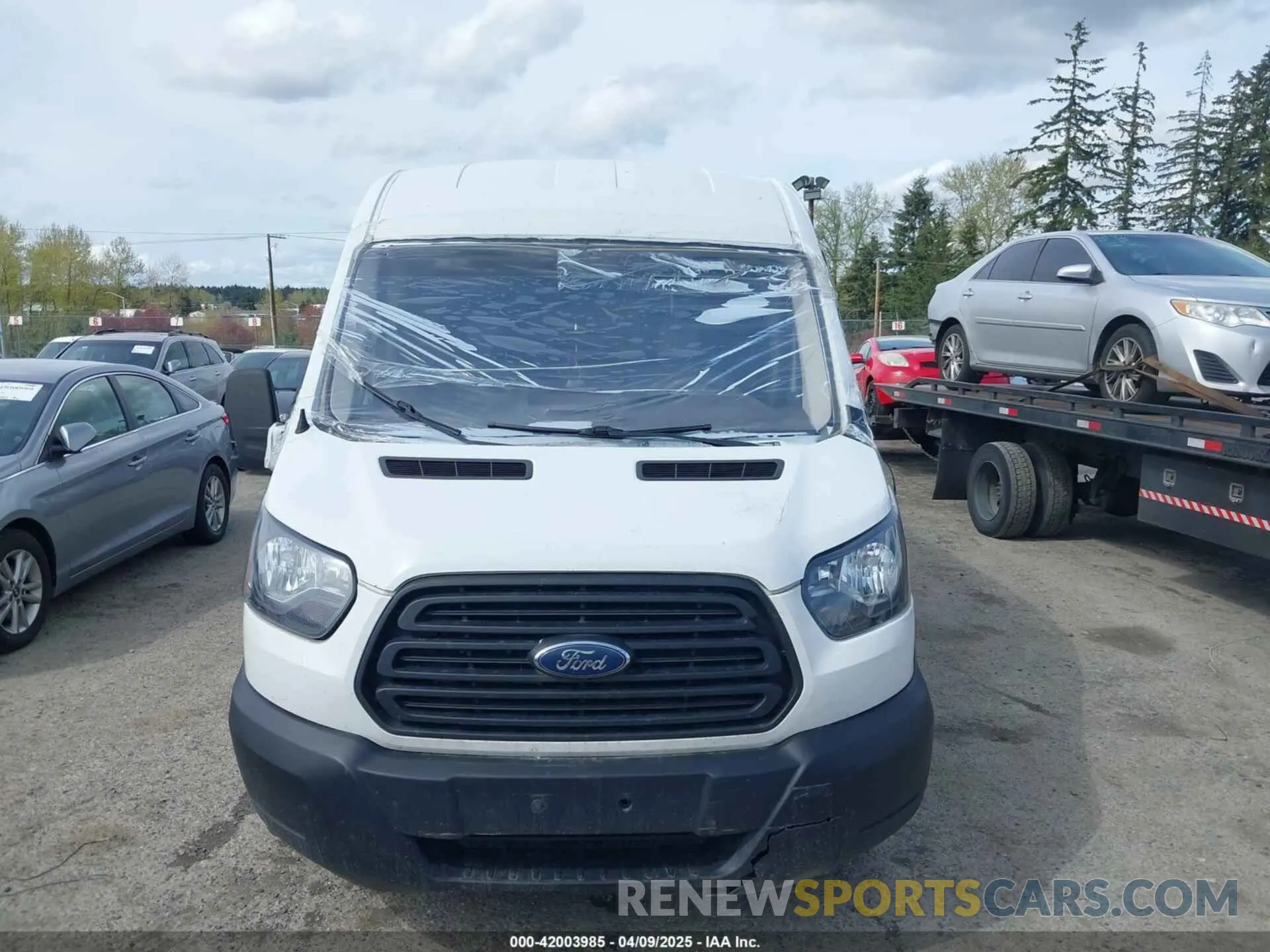 12 Photograph of a damaged car 1FTBW2CM0KKB30319 FORD TRANSIT-350 2019