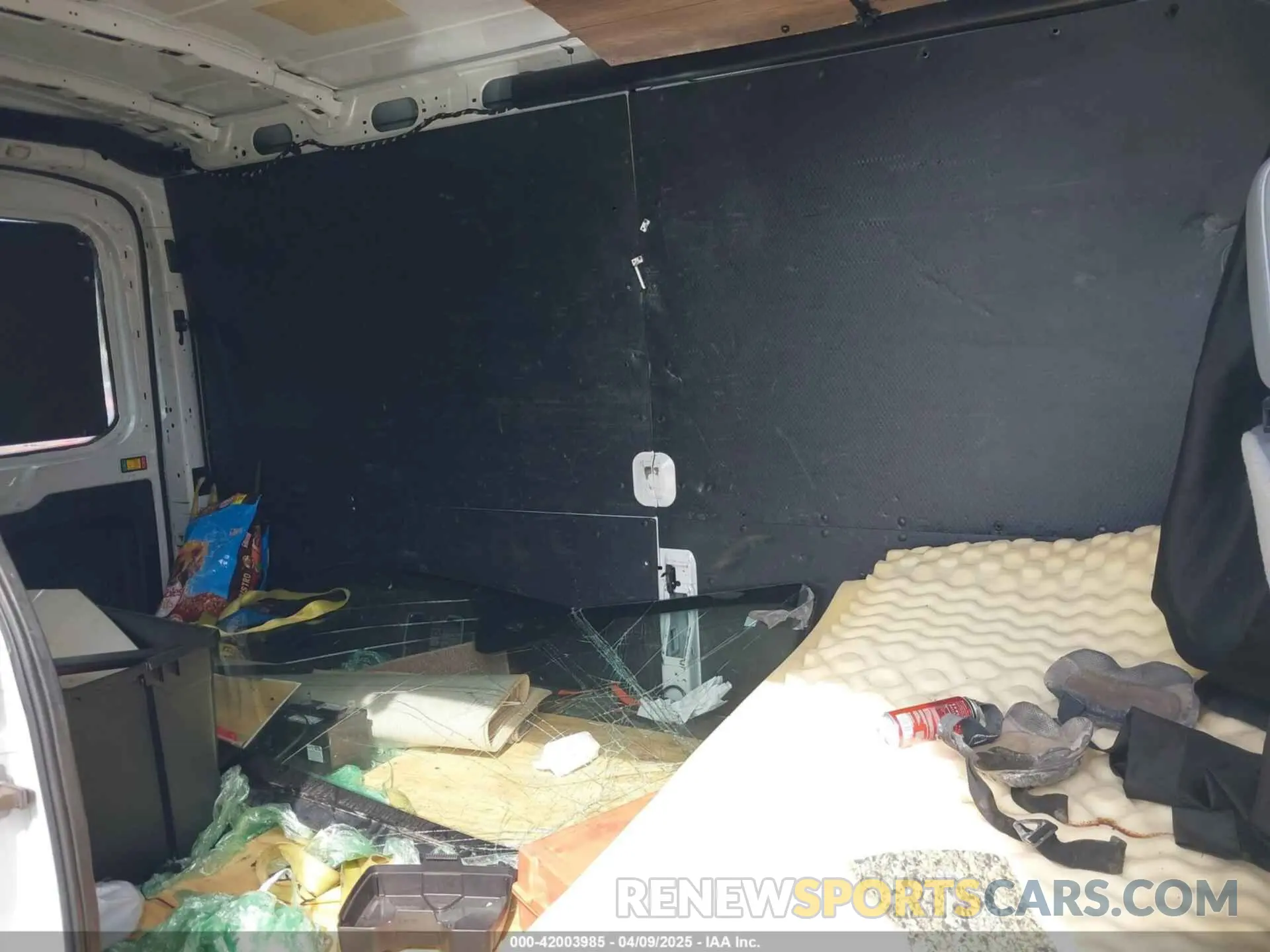 8 Photograph of a damaged car 1FTBW2CM0KKB30319 FORD TRANSIT-350 2019