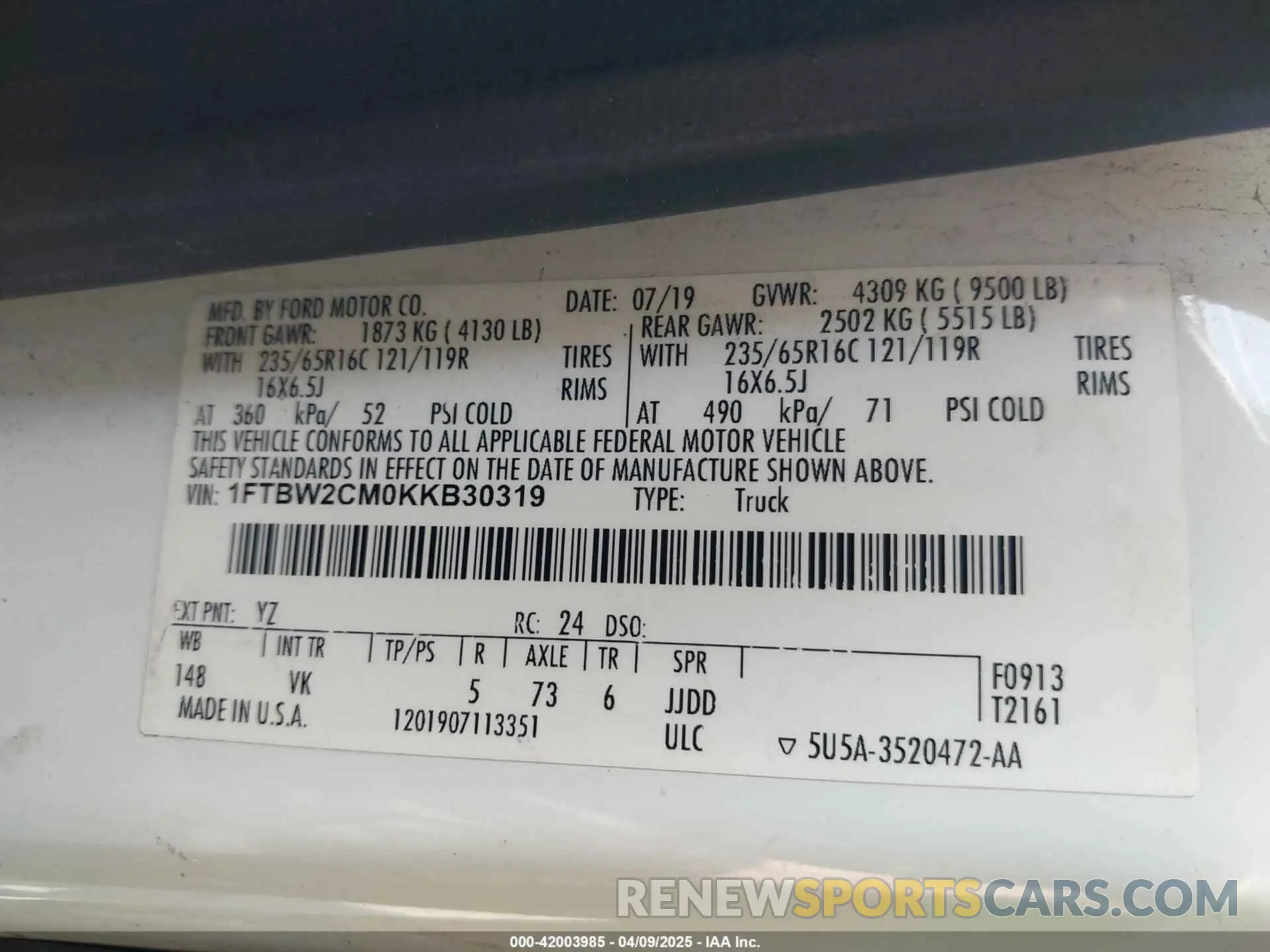 9 Photograph of a damaged car 1FTBW2CM0KKB30319 FORD TRANSIT-350 2019