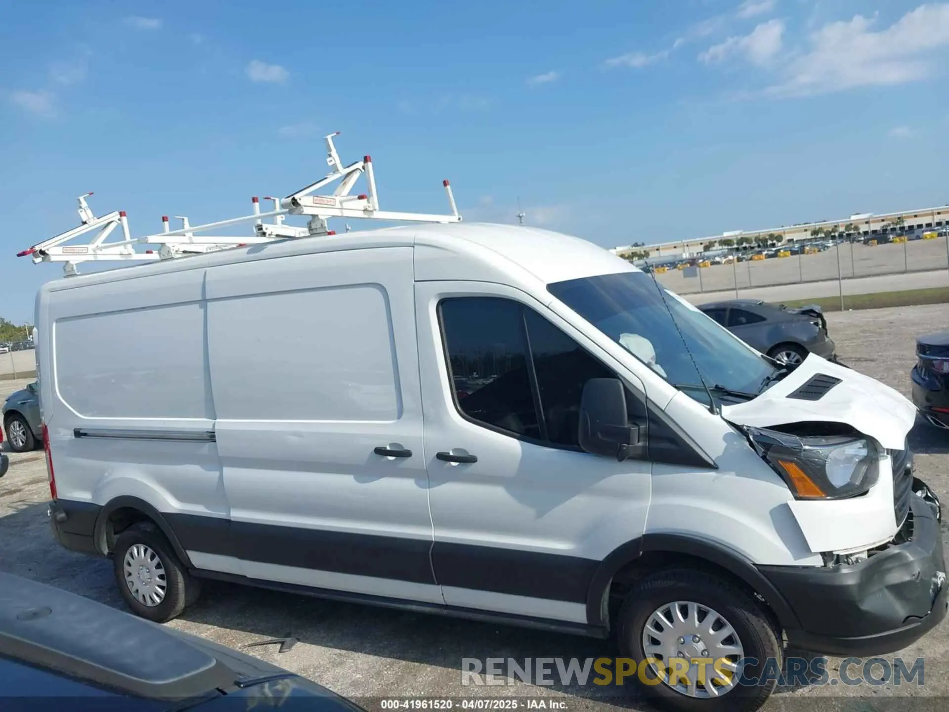 13 Photograph of a damaged car 1FTBW2CM0KKB59593 FORD TRANSIT-350 2019