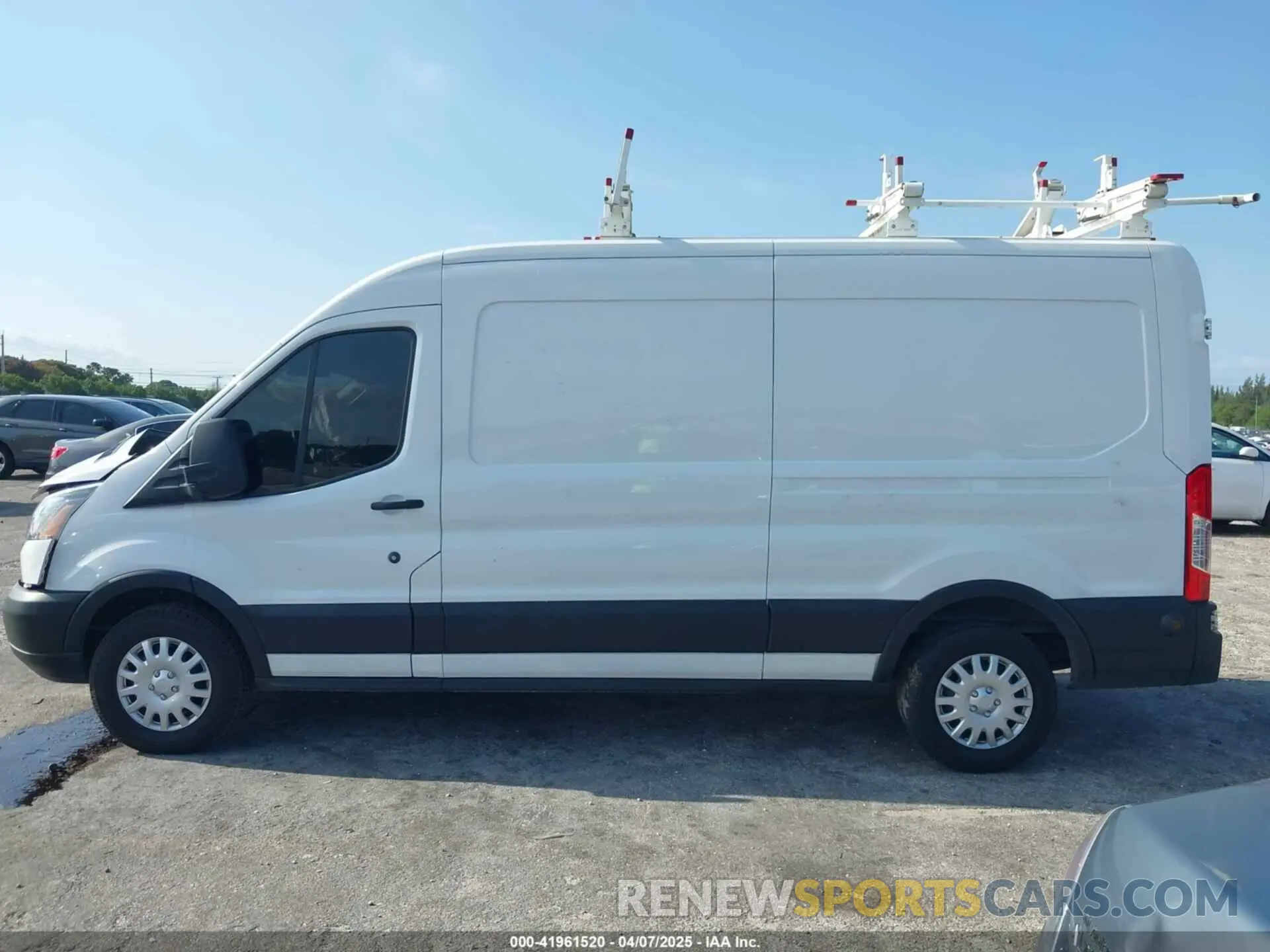 14 Photograph of a damaged car 1FTBW2CM0KKB59593 FORD TRANSIT-350 2019