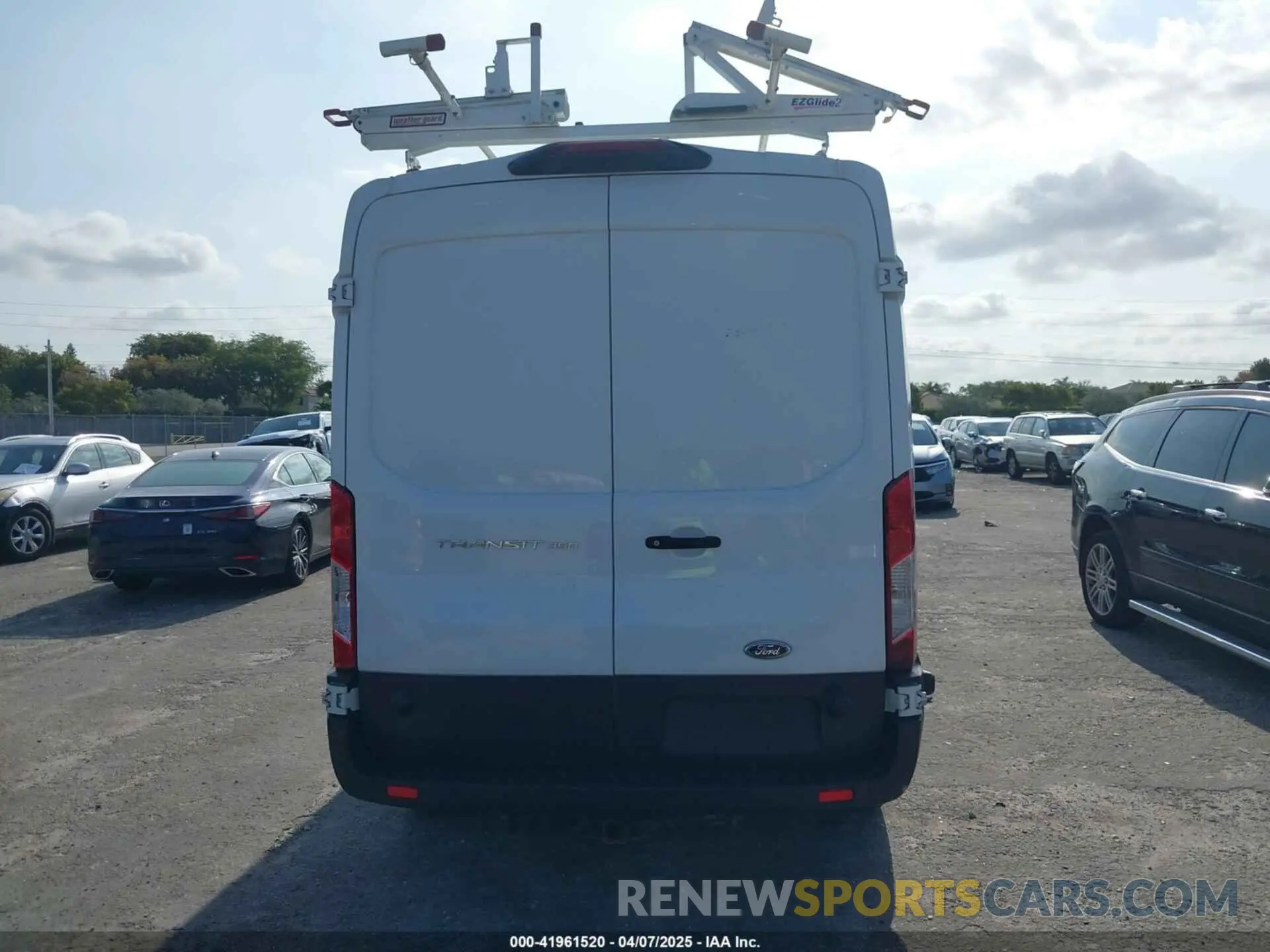 16 Photograph of a damaged car 1FTBW2CM0KKB59593 FORD TRANSIT-350 2019