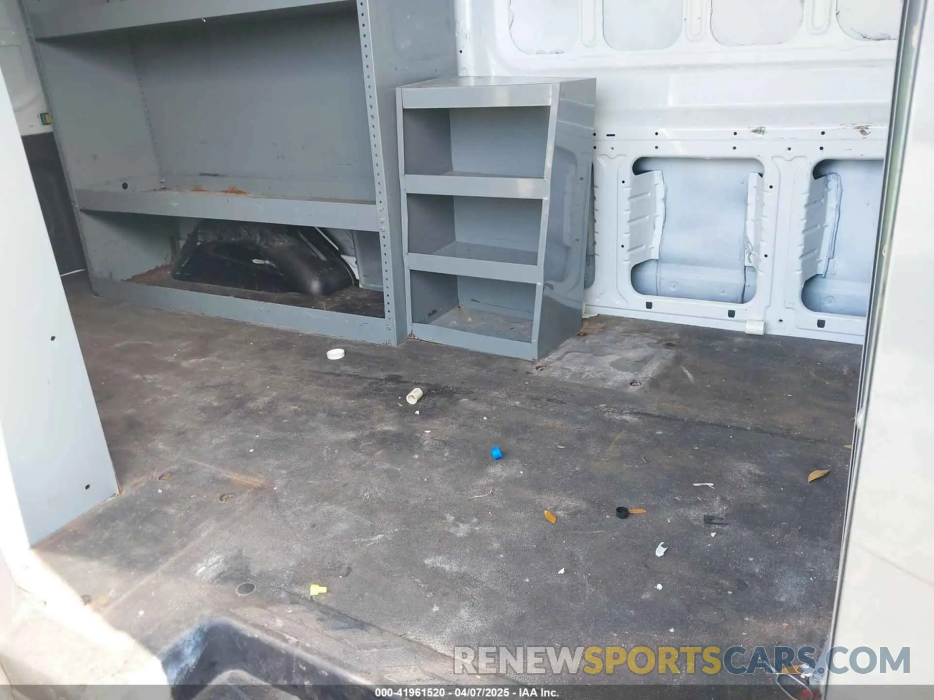 8 Photograph of a damaged car 1FTBW2CM0KKB59593 FORD TRANSIT-350 2019