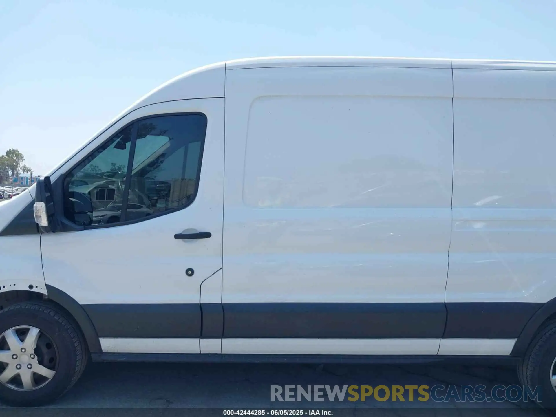 15 Photograph of a damaged car 1FTBW2CM1KKB41975 FORD TRANSIT-350 2019