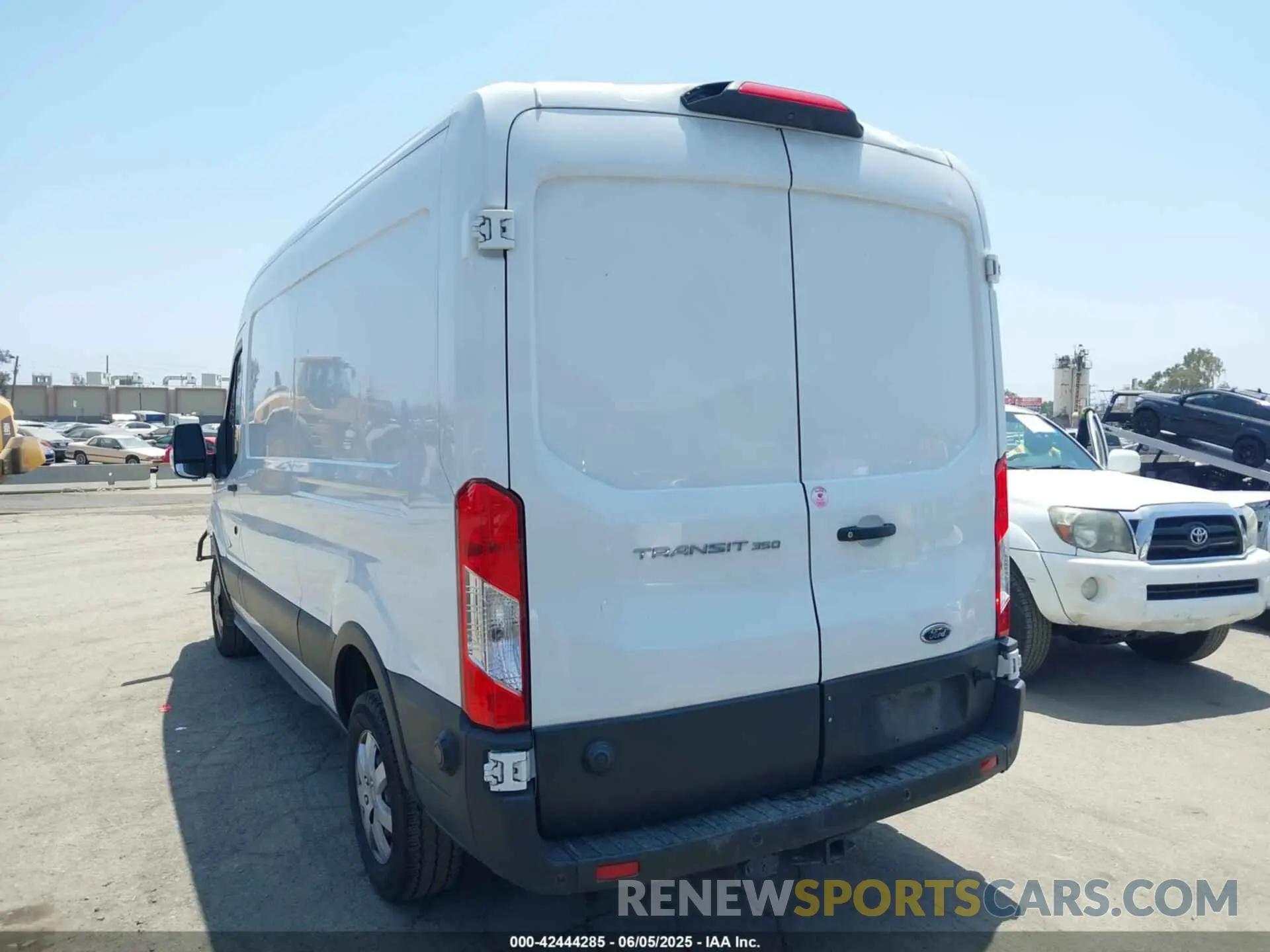 3 Photograph of a damaged car 1FTBW2CM1KKB41975 FORD TRANSIT-350 2019
