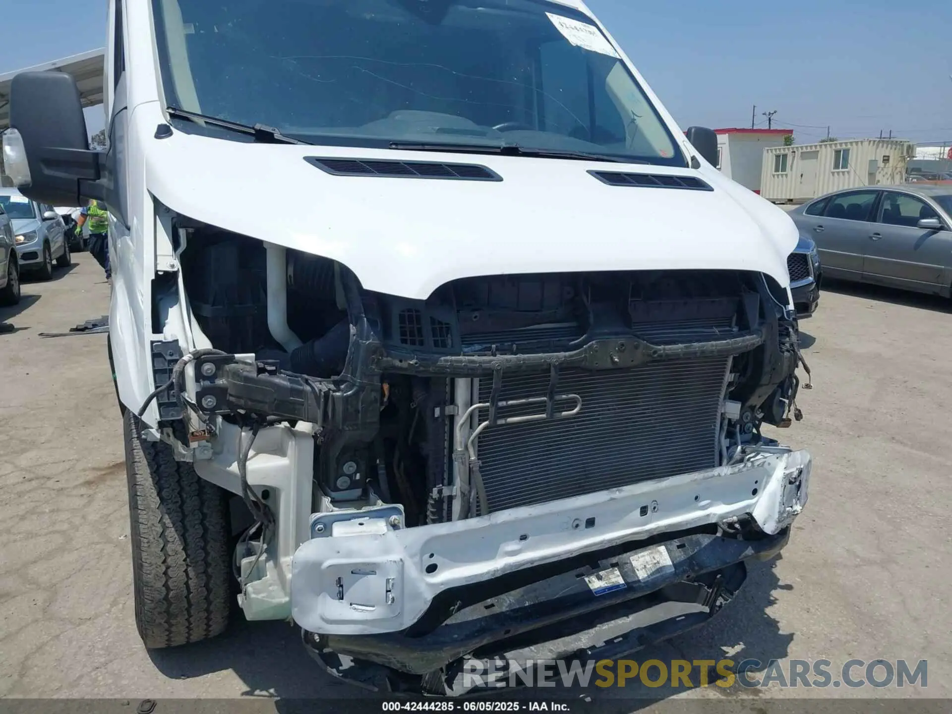 6 Photograph of a damaged car 1FTBW2CM1KKB41975 FORD TRANSIT-350 2019