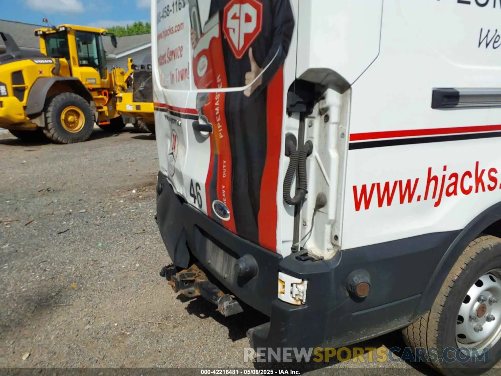 18 Photograph of a damaged car 1FTBW2CM1KKB80159 FORD TRANSIT-350 2019