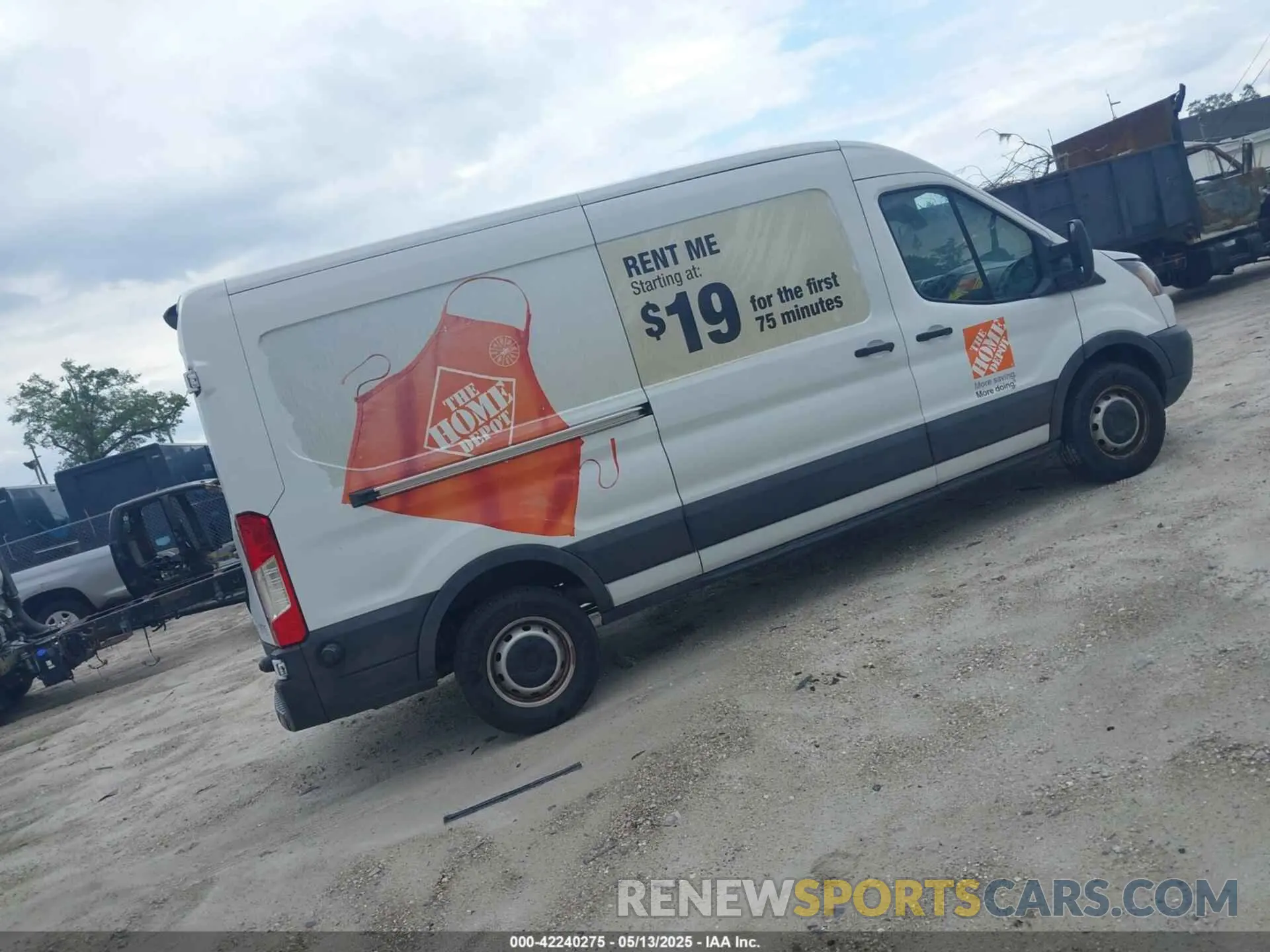 4 Photograph of a damaged car 1FTBW2CM3KKB73018 FORD TRANSIT-350 2019