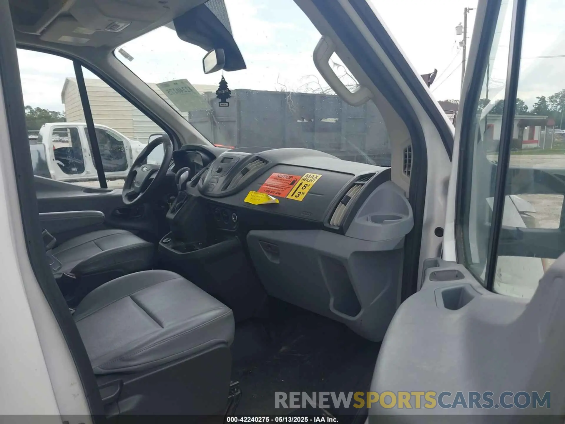5 Photograph of a damaged car 1FTBW2CM3KKB73018 FORD TRANSIT-350 2019