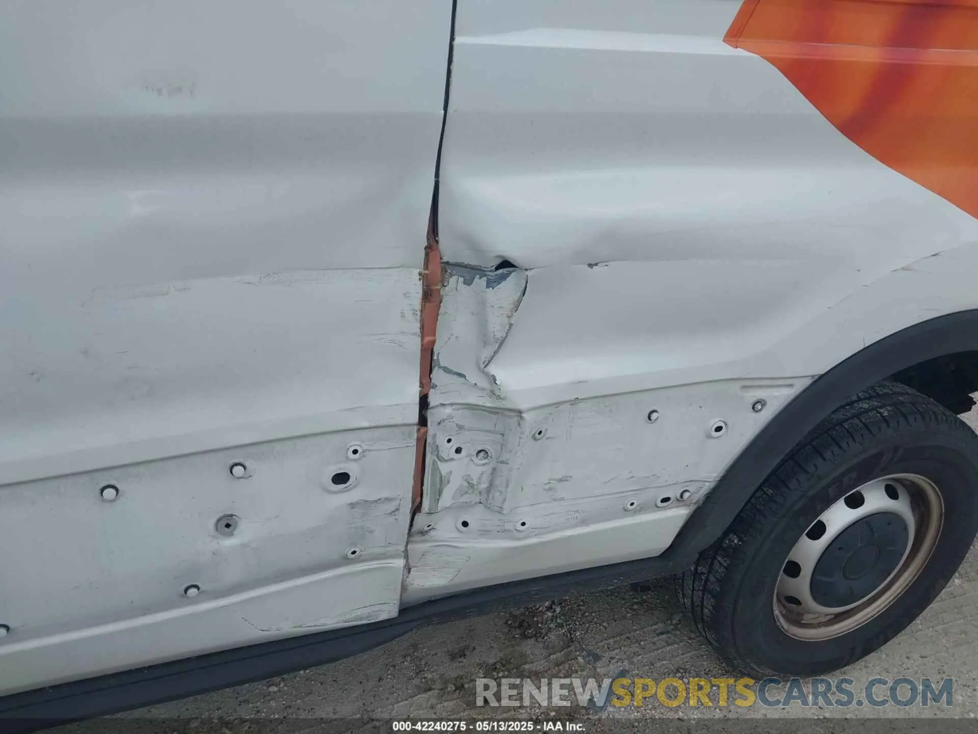 6 Photograph of a damaged car 1FTBW2CM3KKB73018 FORD TRANSIT-350 2019