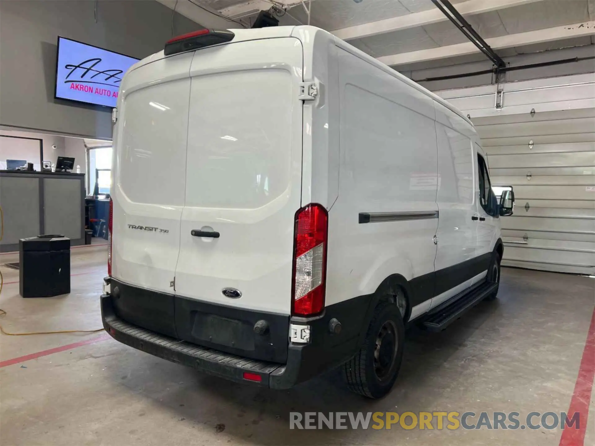 16 Photograph of a damaged car 1FTBW2CM4KKB86991 FORD TRANSIT-350 2019