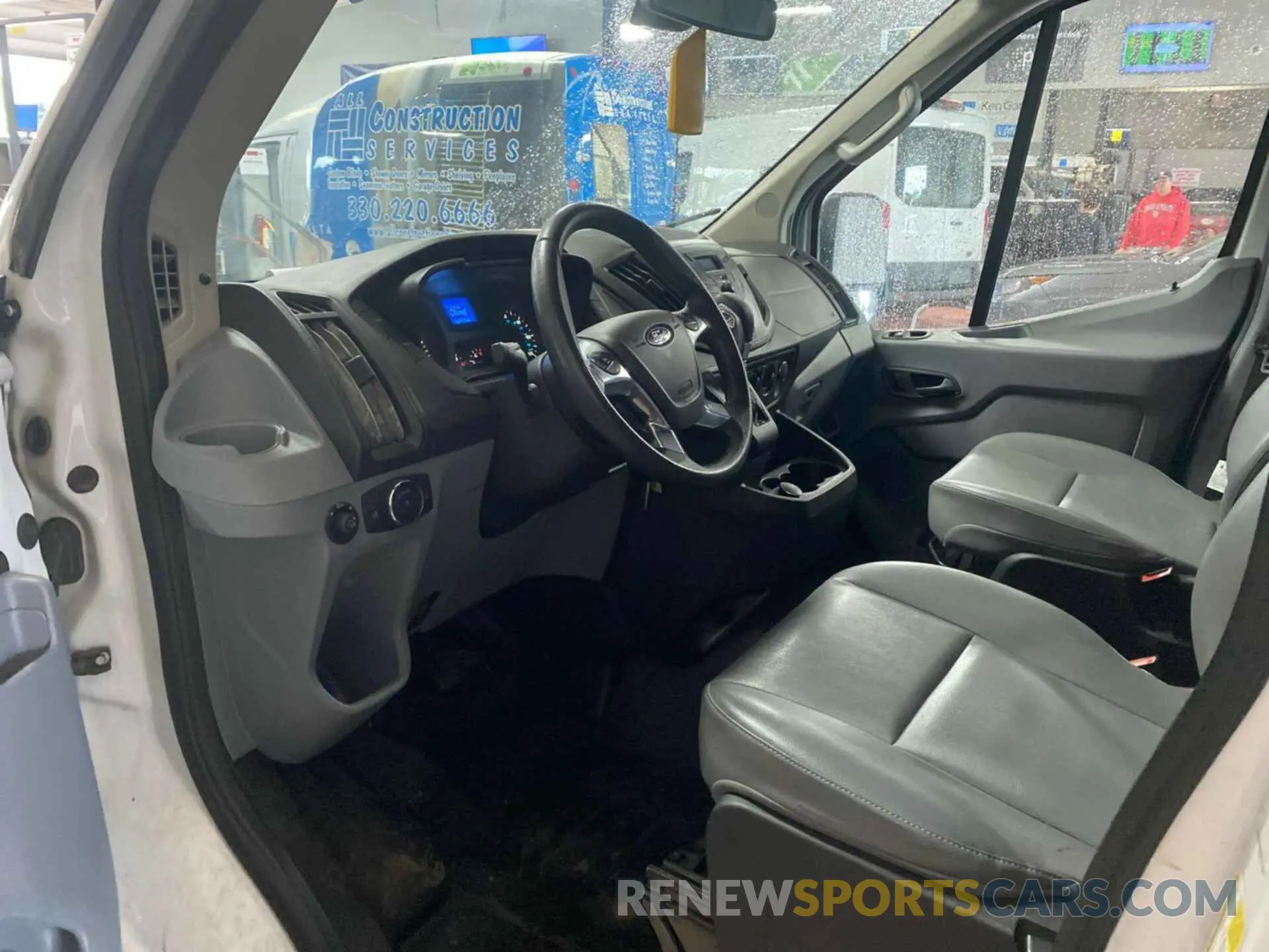 18 Photograph of a damaged car 1FTBW2CM4KKB86991 FORD TRANSIT-350 2019