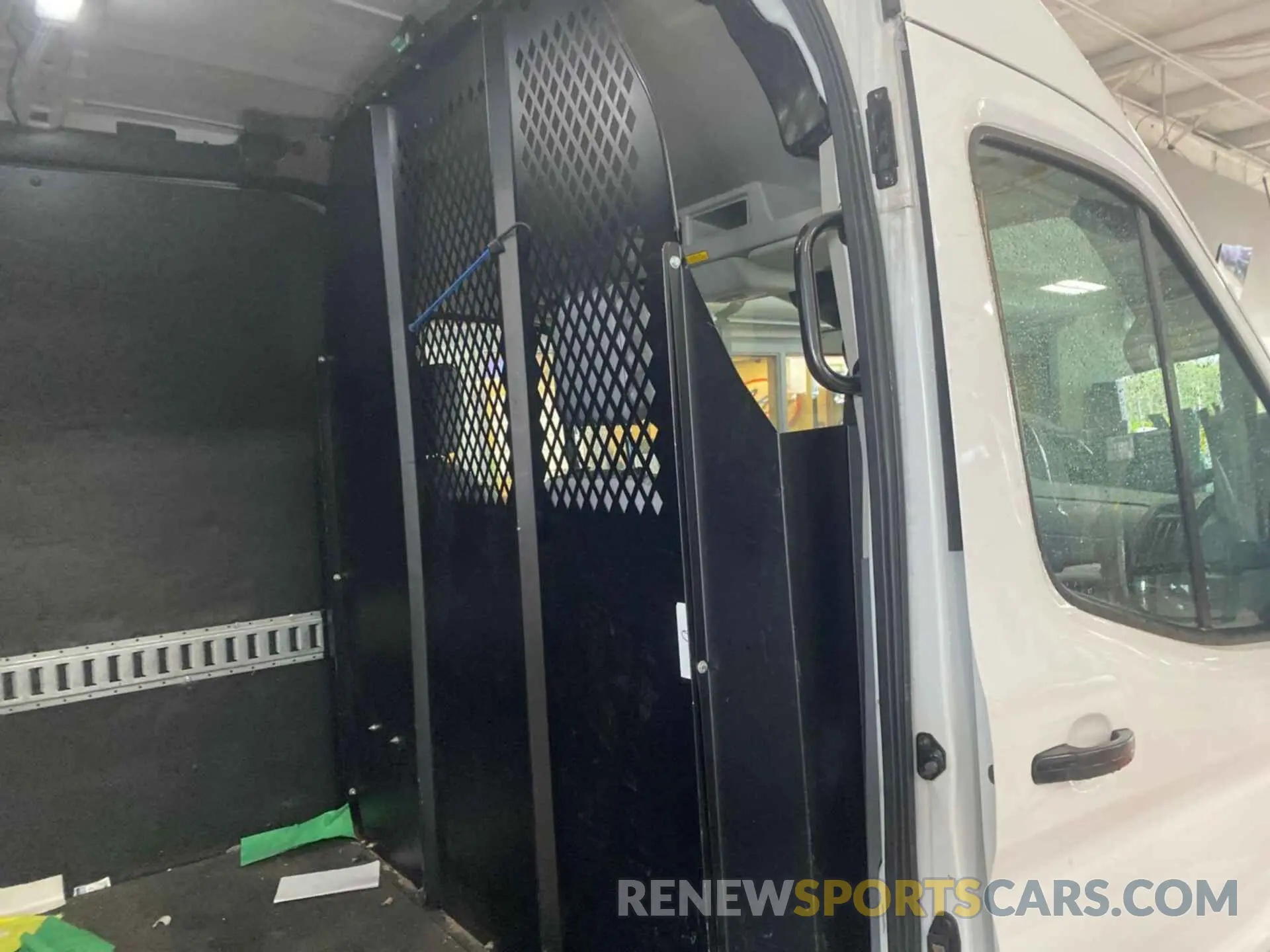 20 Photograph of a damaged car 1FTBW2CM4KKB86991 FORD TRANSIT-350 2019