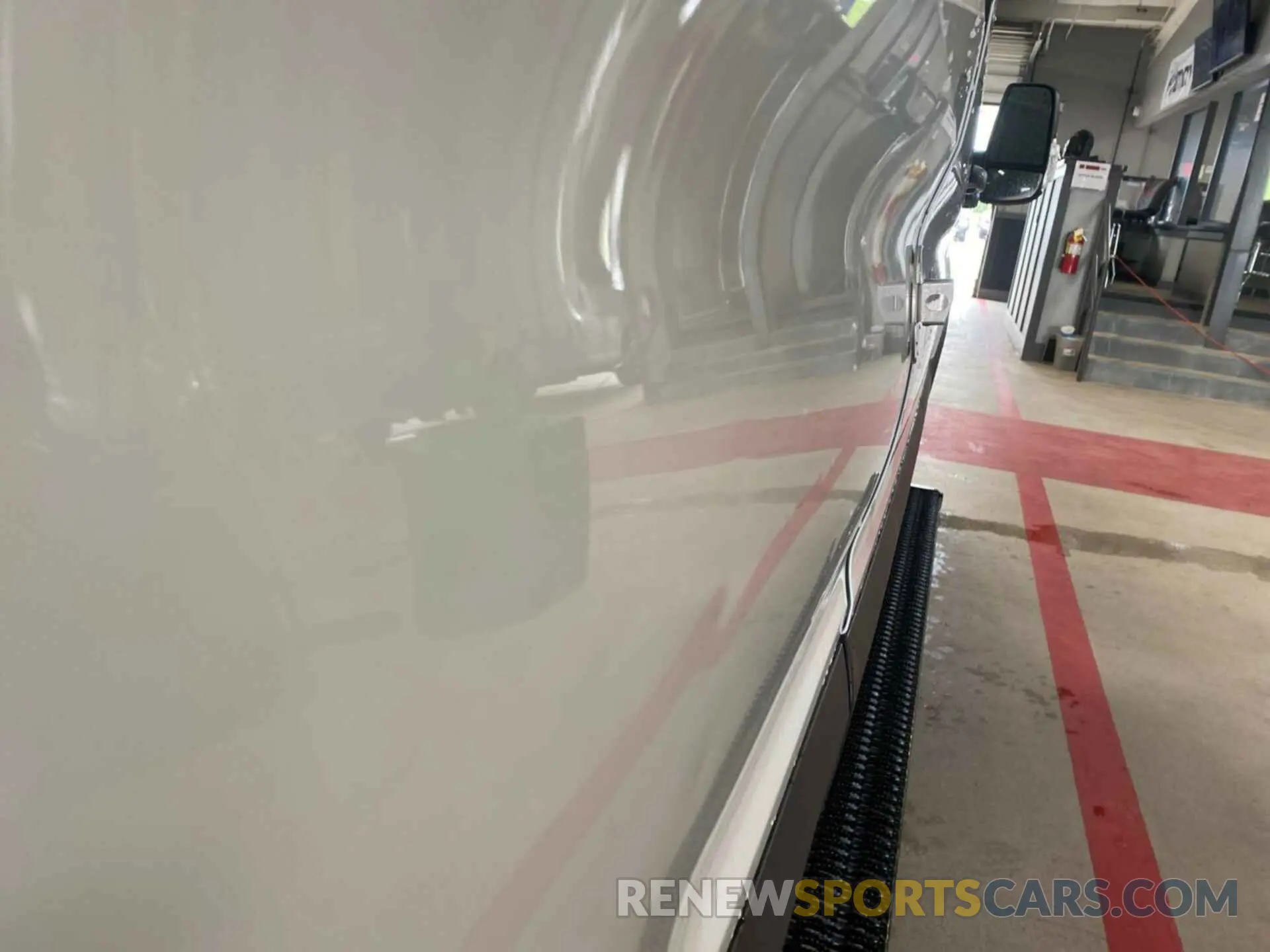 4 Photograph of a damaged car 1FTBW2CM4KKB86991 FORD TRANSIT-350 2019