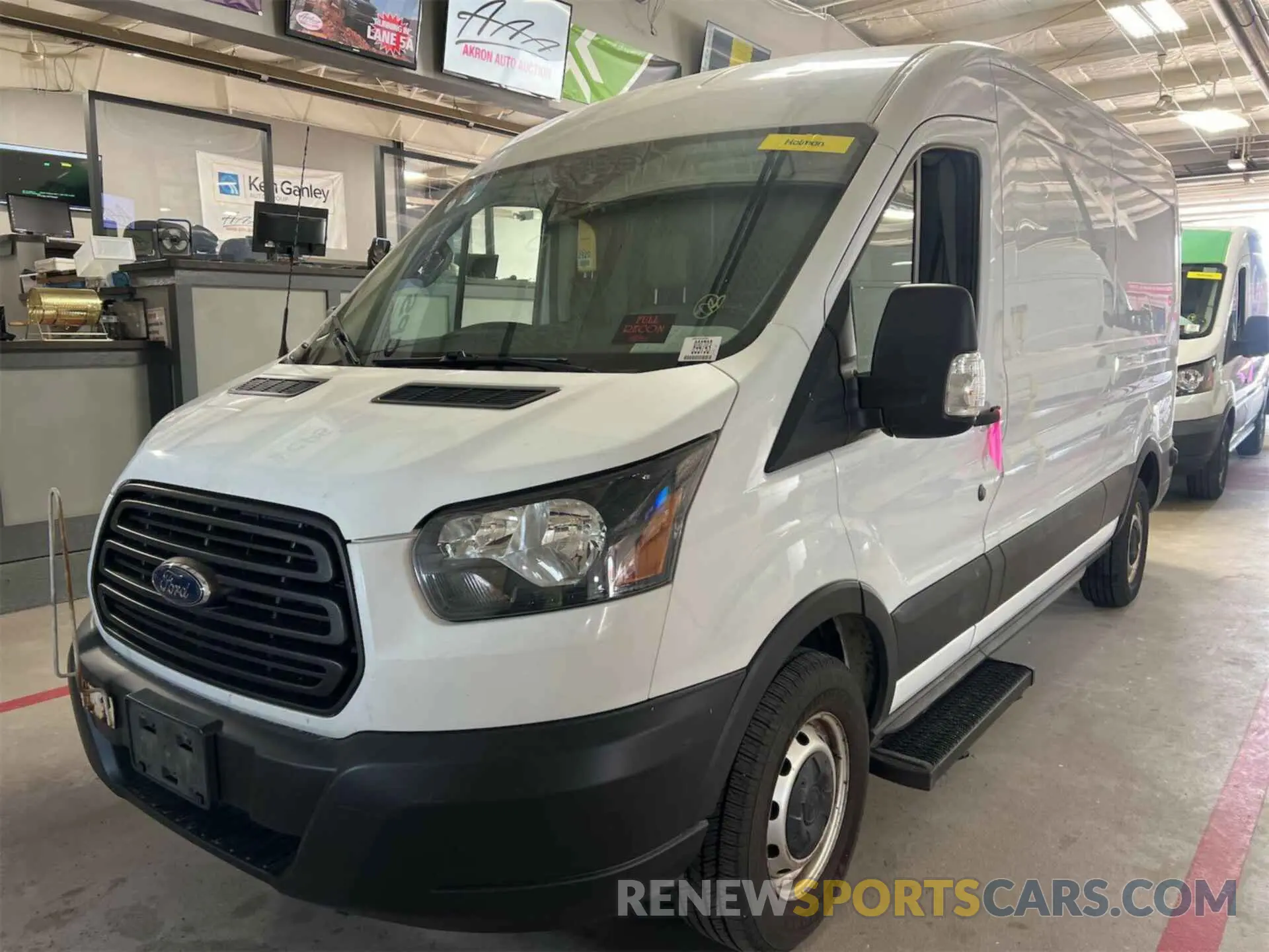 8 Photograph of a damaged car 1FTBW2CM4KKB86991 FORD TRANSIT-350 2019