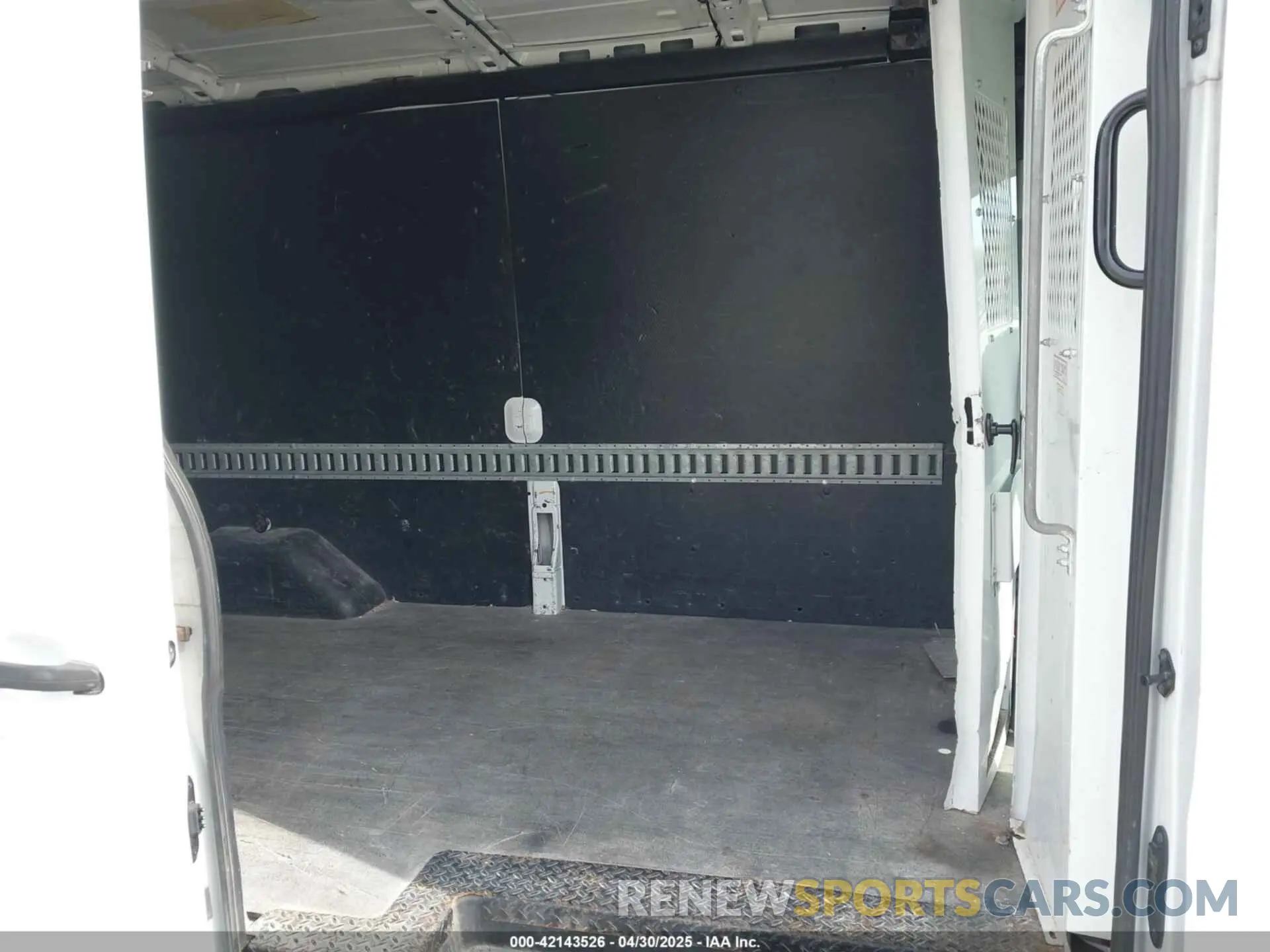 8 Photograph of a damaged car 1FTBW2CM6KKB73059 FORD TRANSIT-350 2019