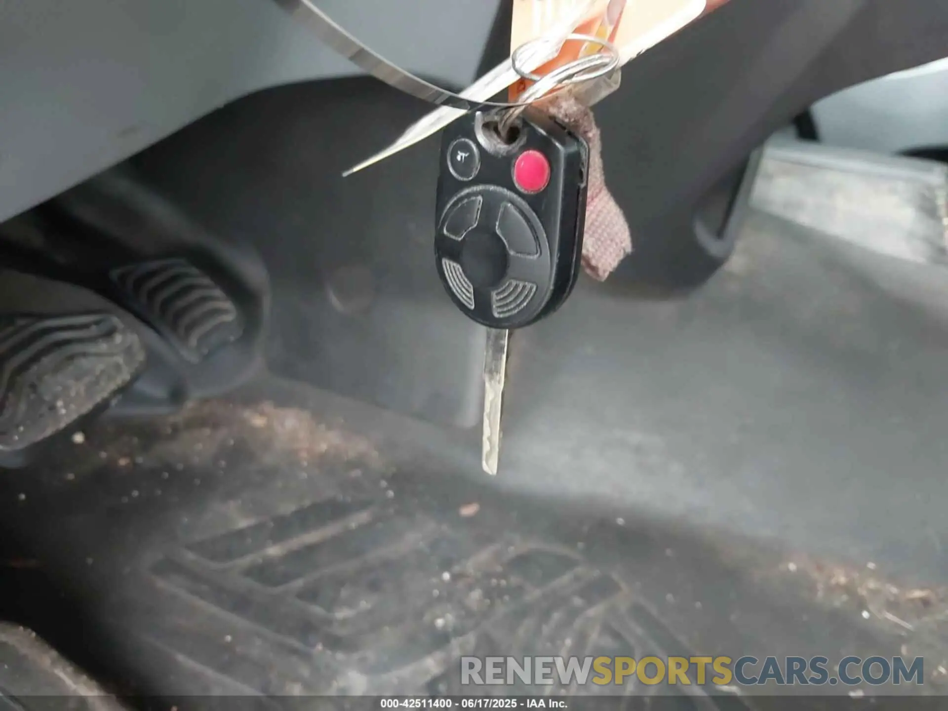 11 Photograph of a damaged car 1FTBW2CM9KKB73055 FORD TRANSIT-350 2019