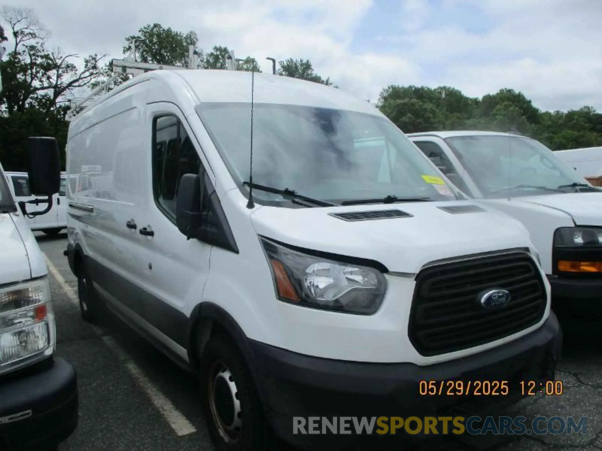 6 Photograph of a damaged car 1FTBW2CMXKKB07405 FORD TRANSIT-350 2019