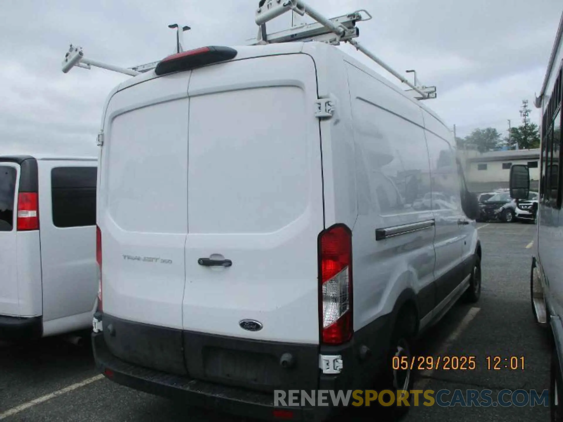 7 Photograph of a damaged car 1FTBW2CMXKKB07405 FORD TRANSIT-350 2019