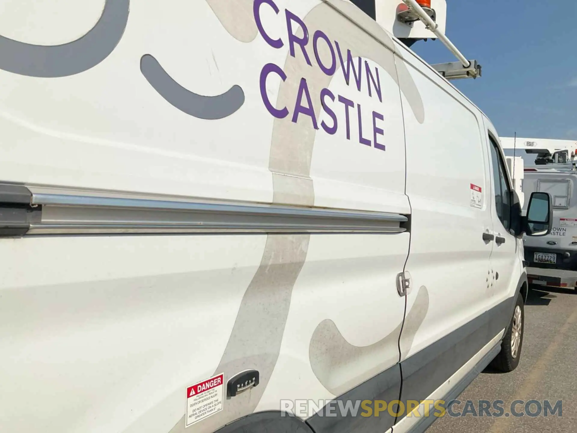 1 Photograph of a damaged car 1FTBW2YM1KKA29394 FORD TRANSIT-350 2019