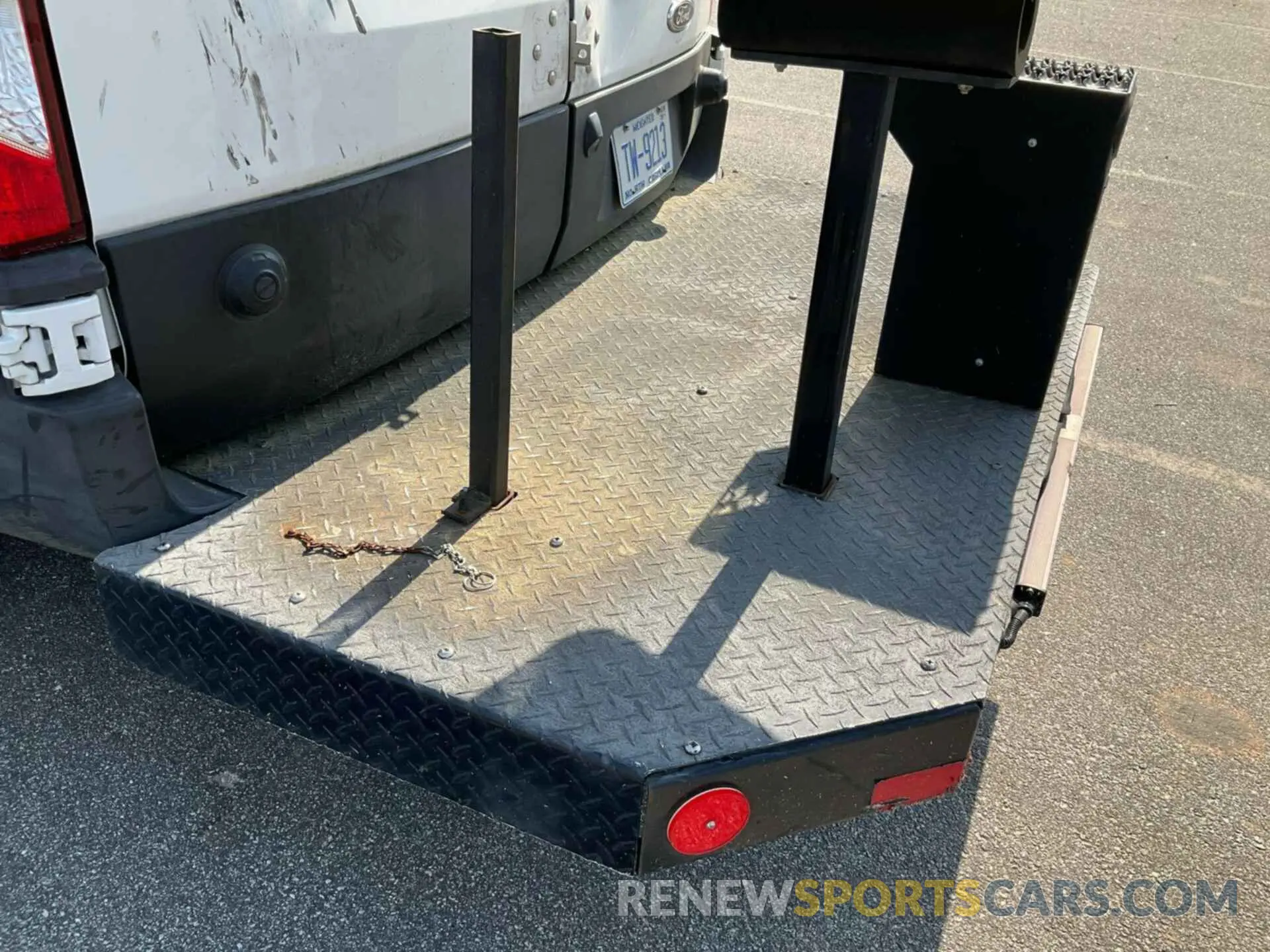 24 Photograph of a damaged car 1FTBW2YM1KKA29394 FORD TRANSIT-350 2019
